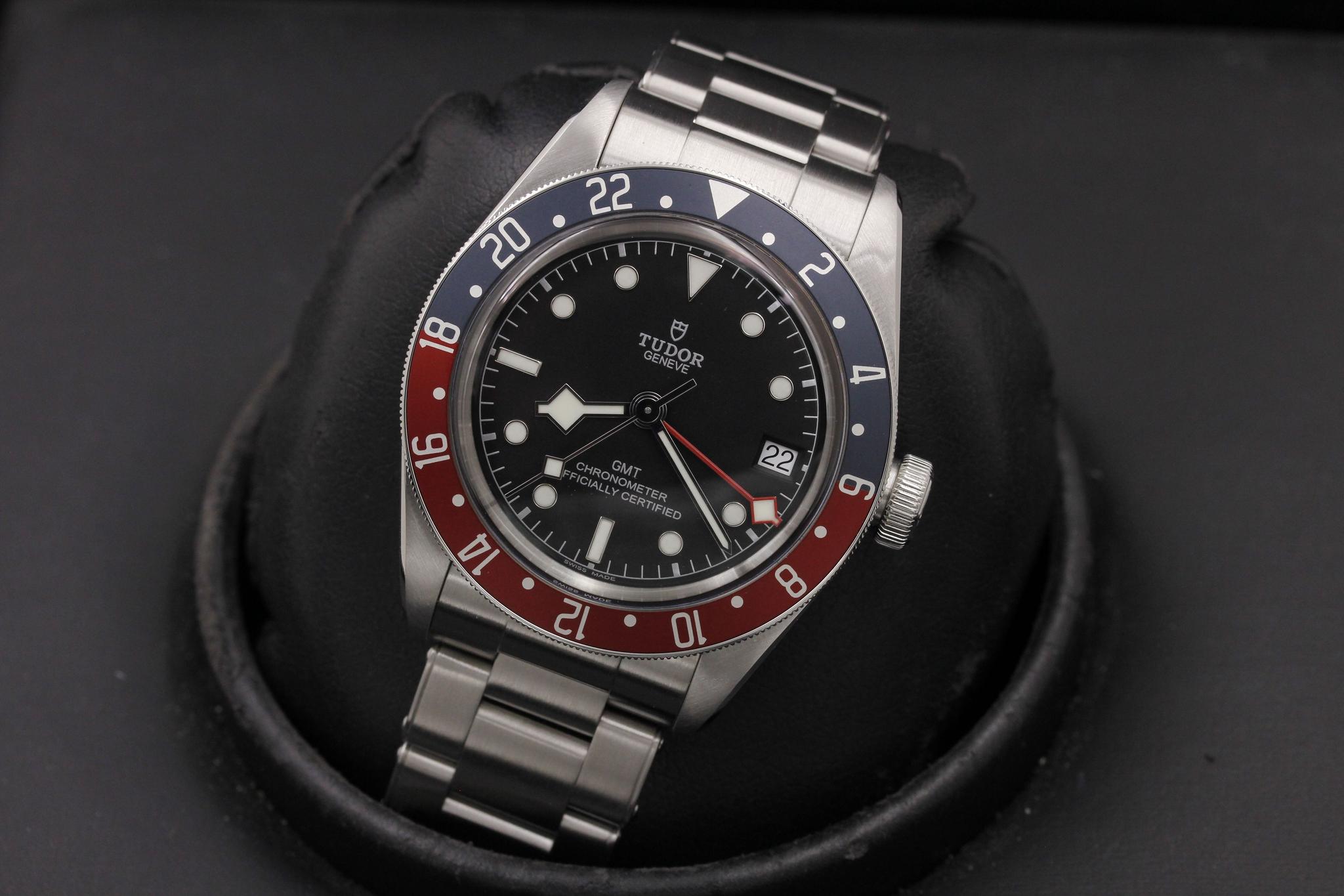 Watch Image 9