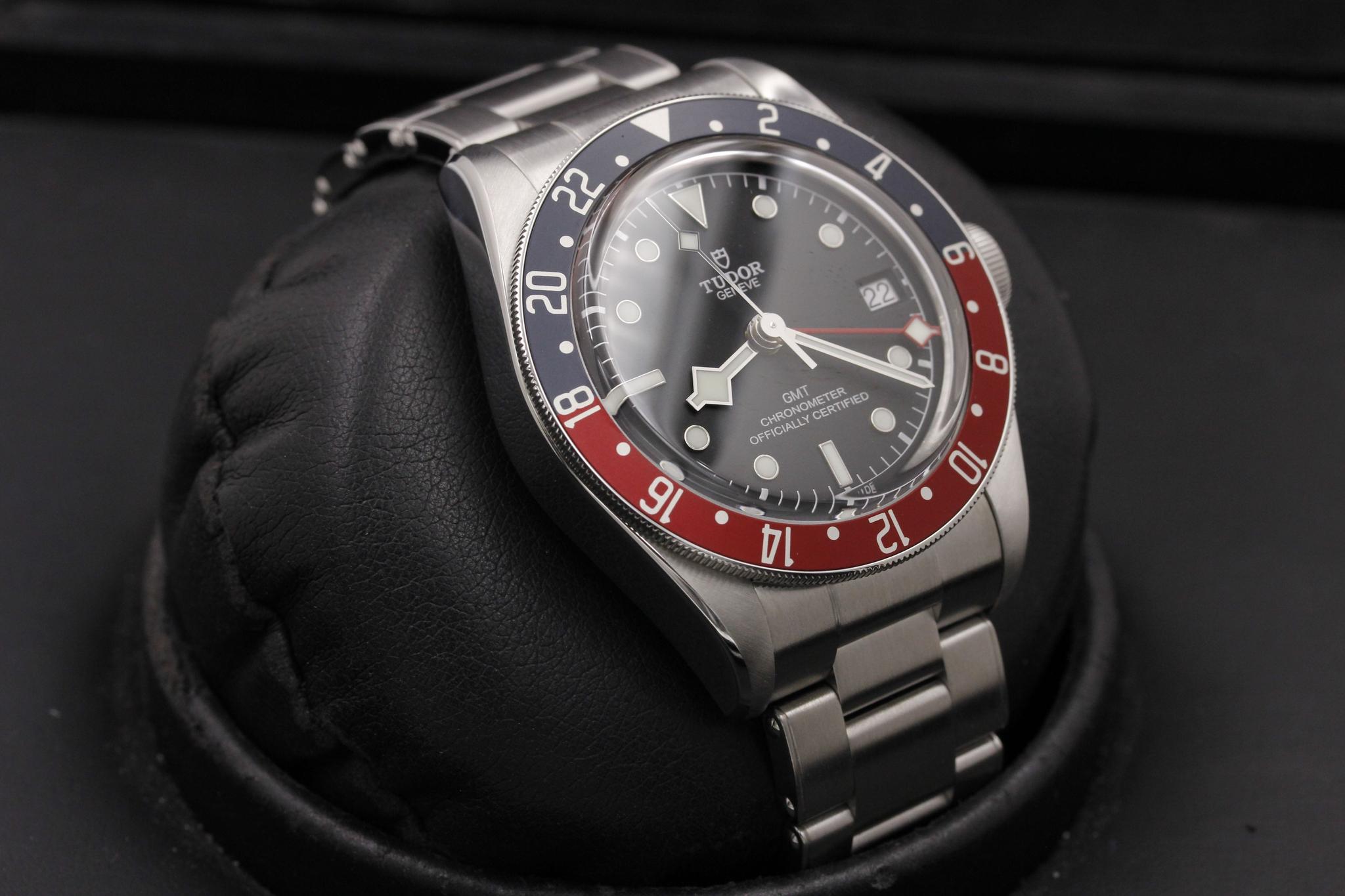 Watch Image 10