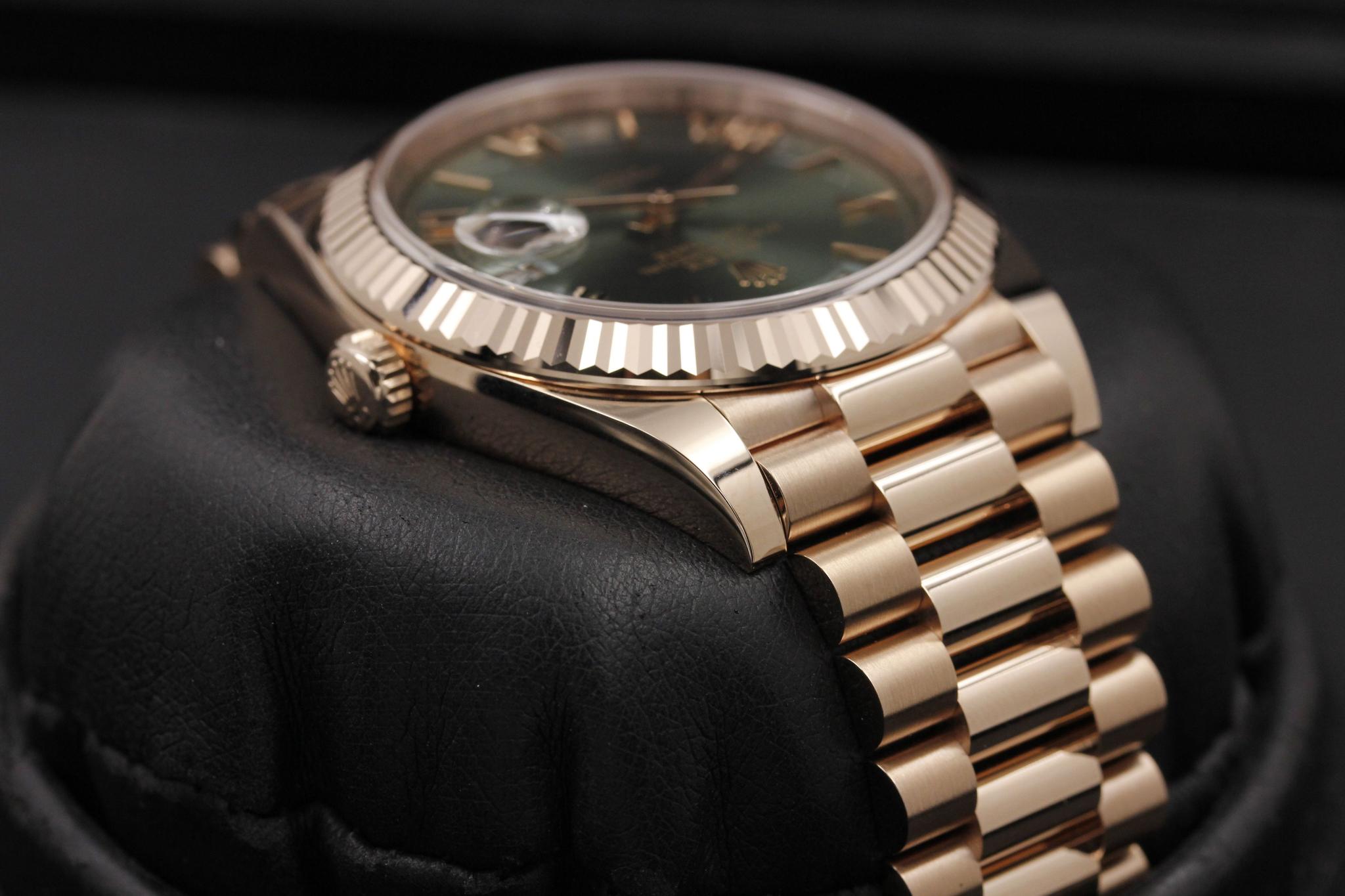 Watch Image 4