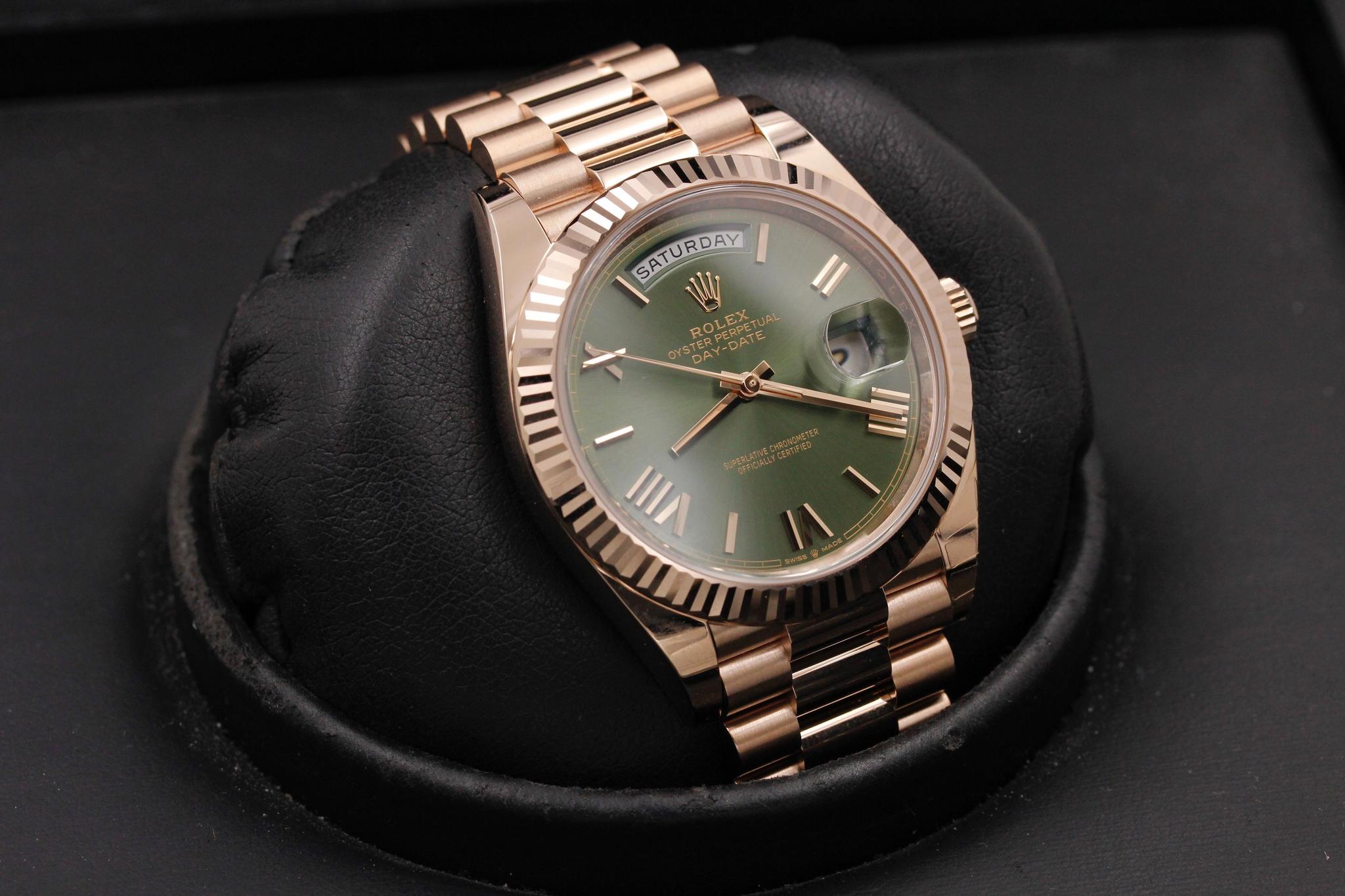 Watch Image 10