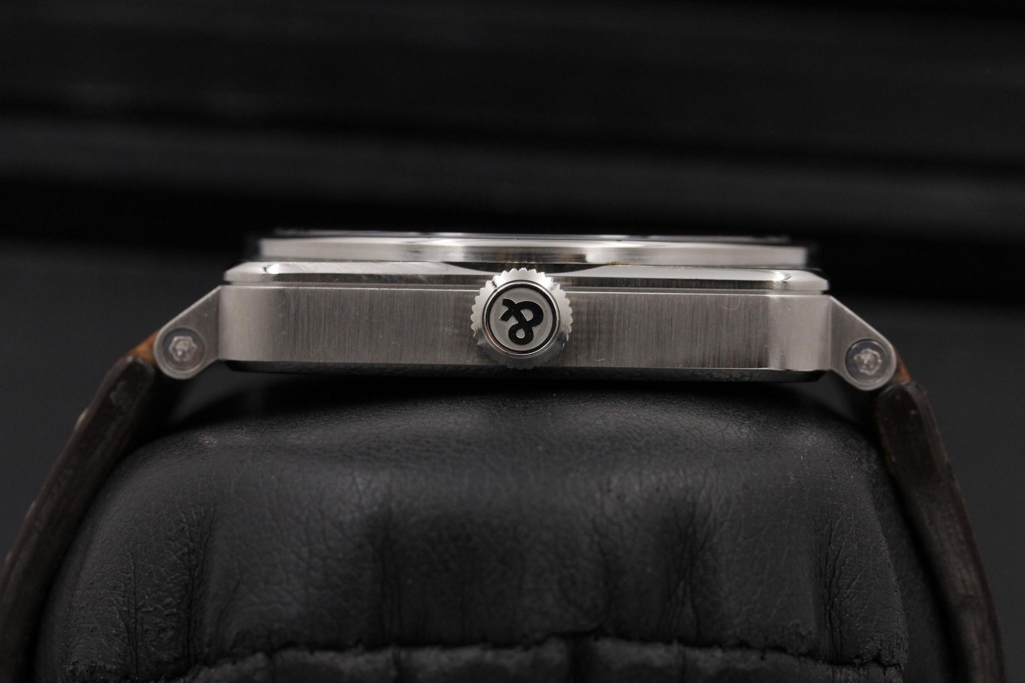 Watch Image 3