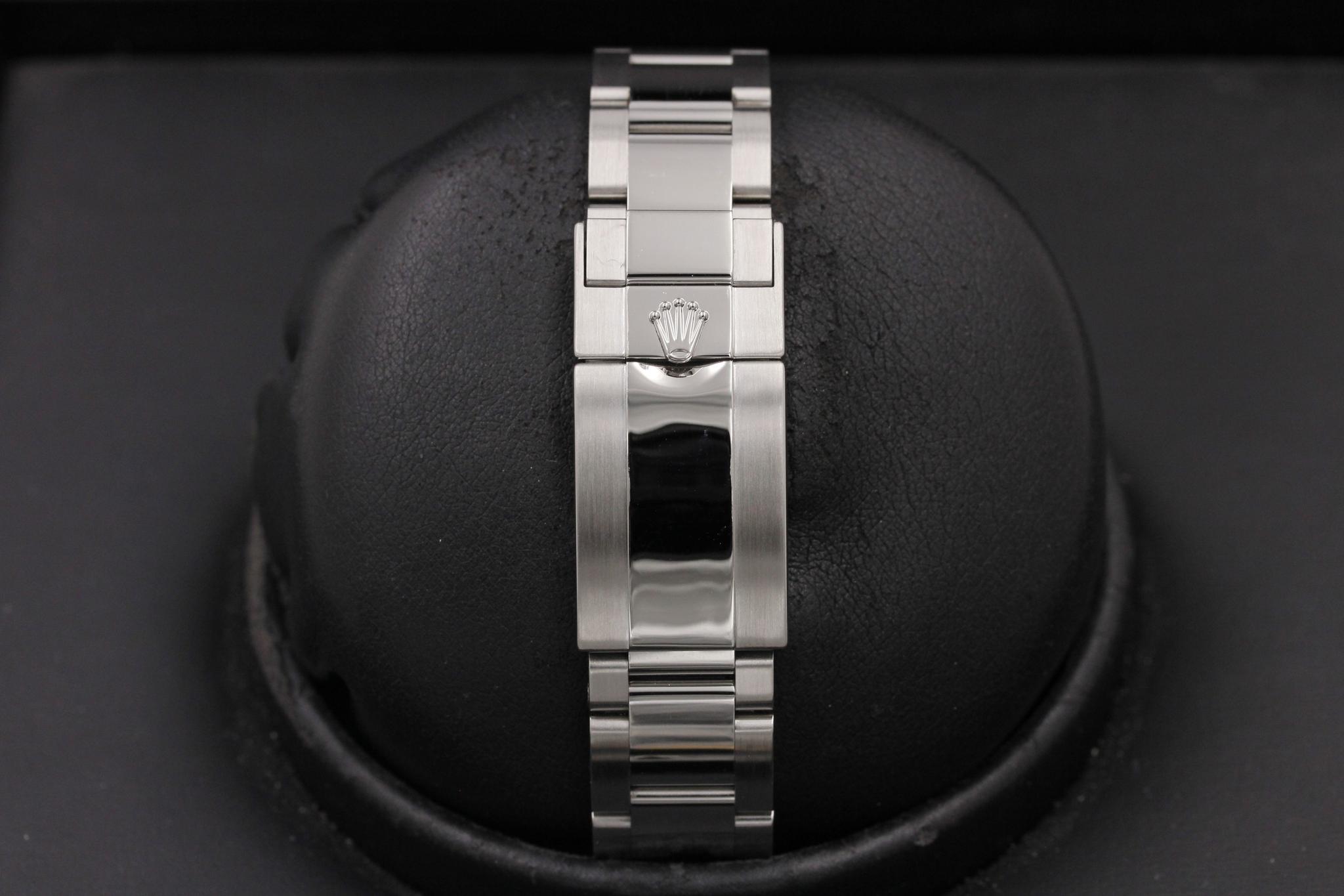 Watch Image 8