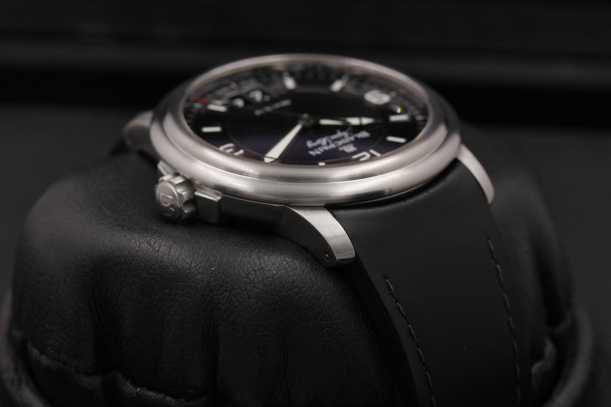 Watch Image 4