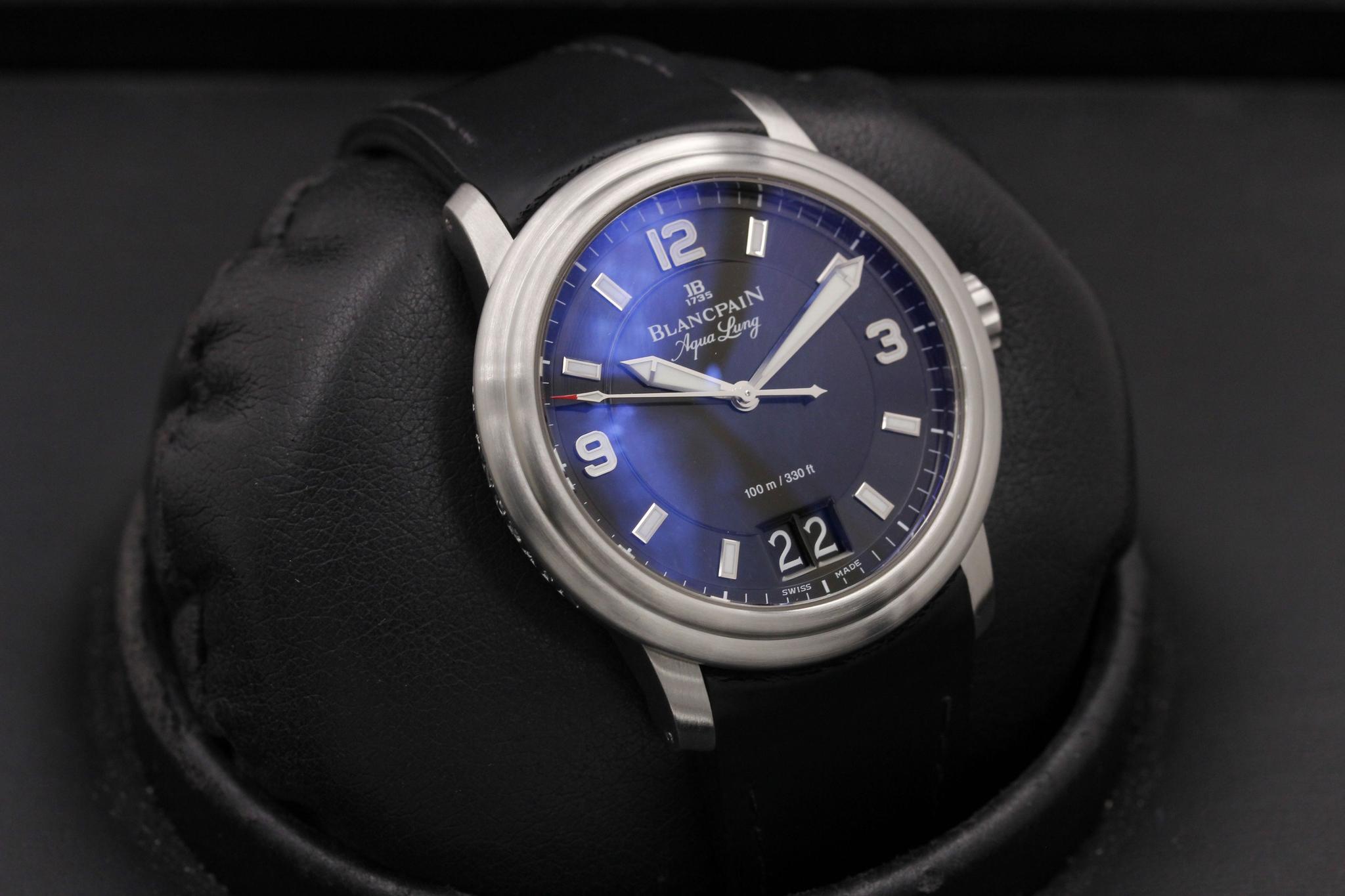 Watch Image 10