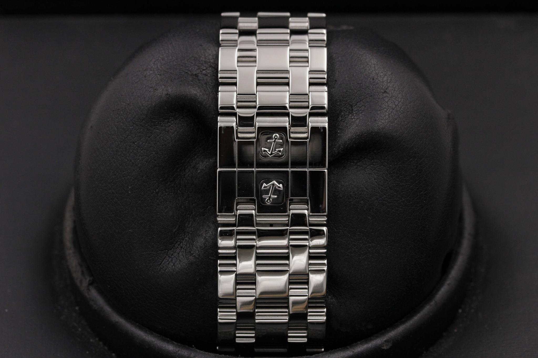 Watch Image 7