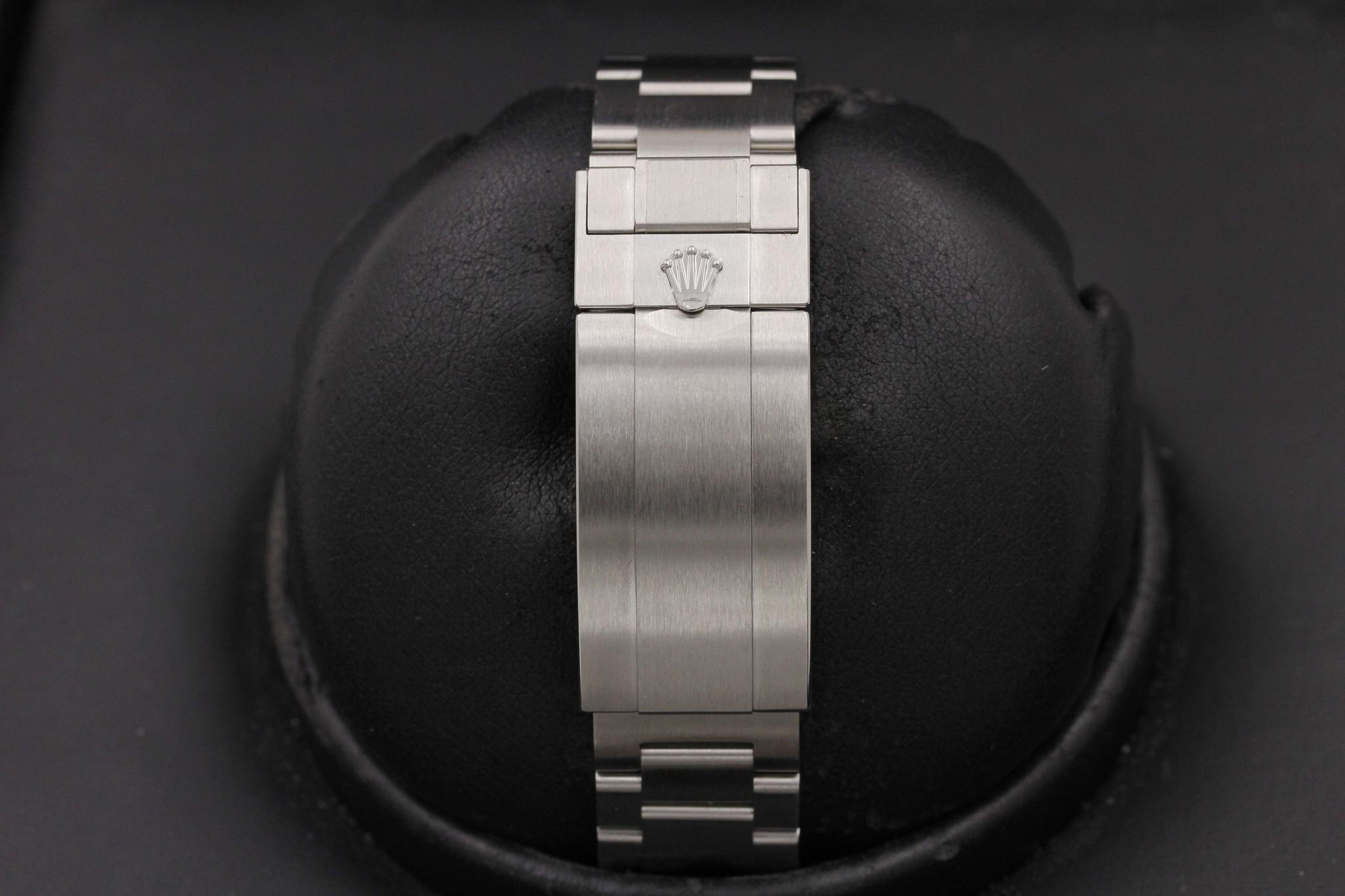 Watch Image 8