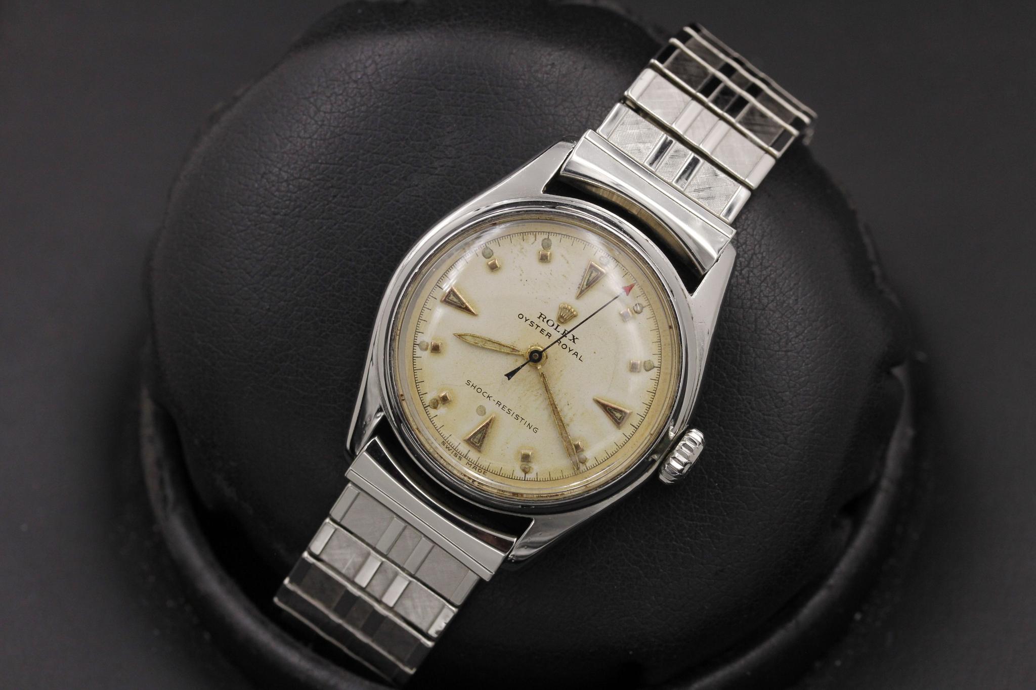 Watch Image 12