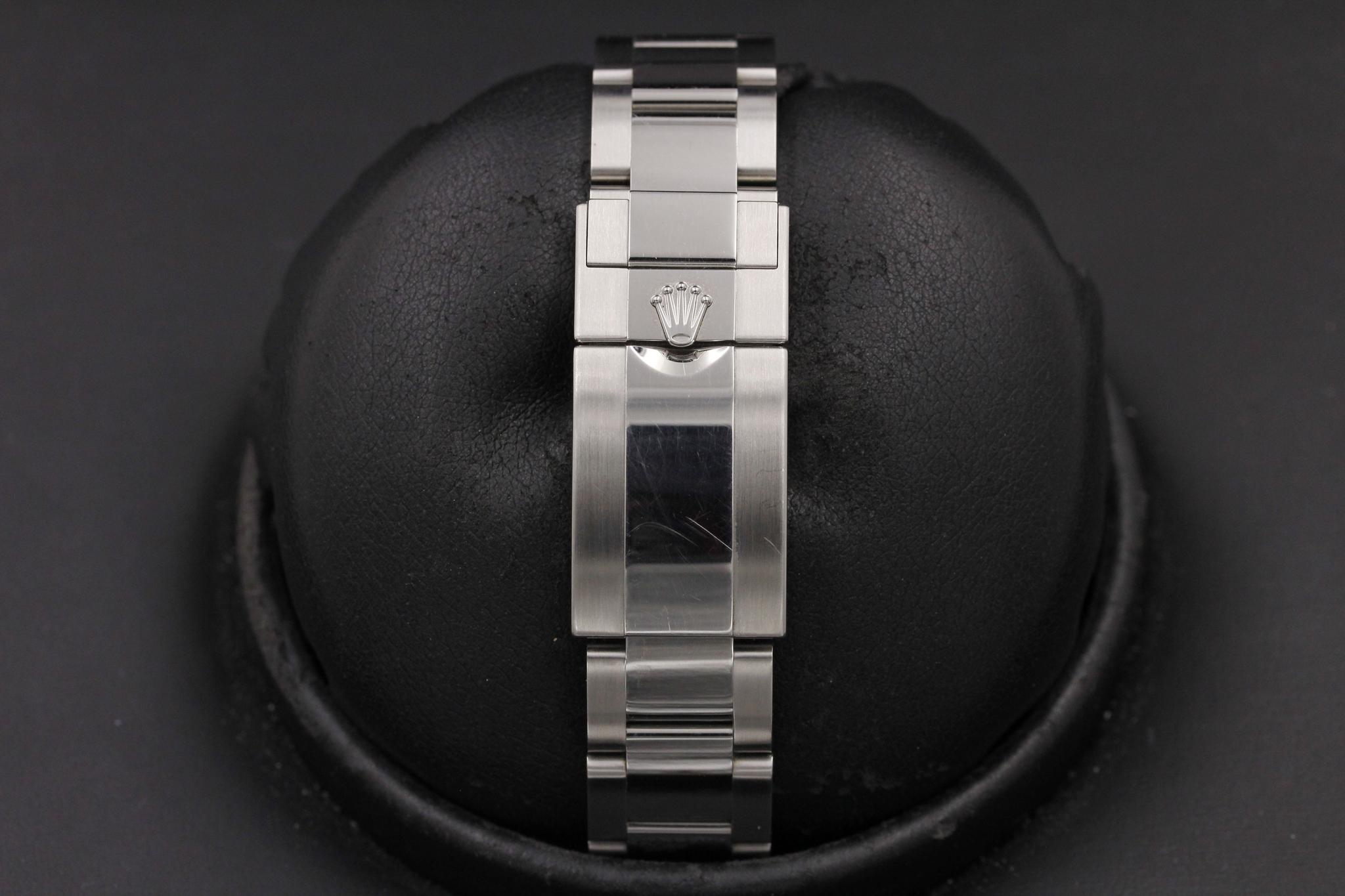 Watch Image 8