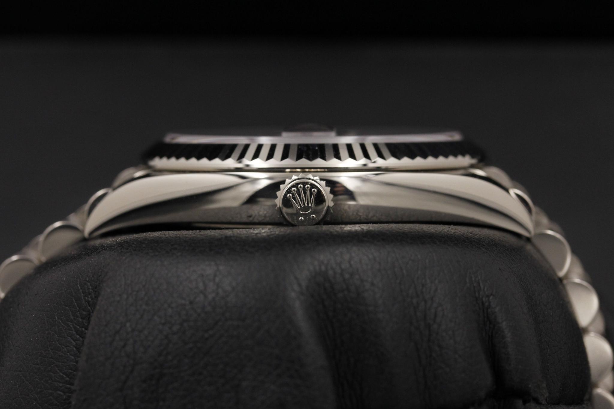 Watch Image 3