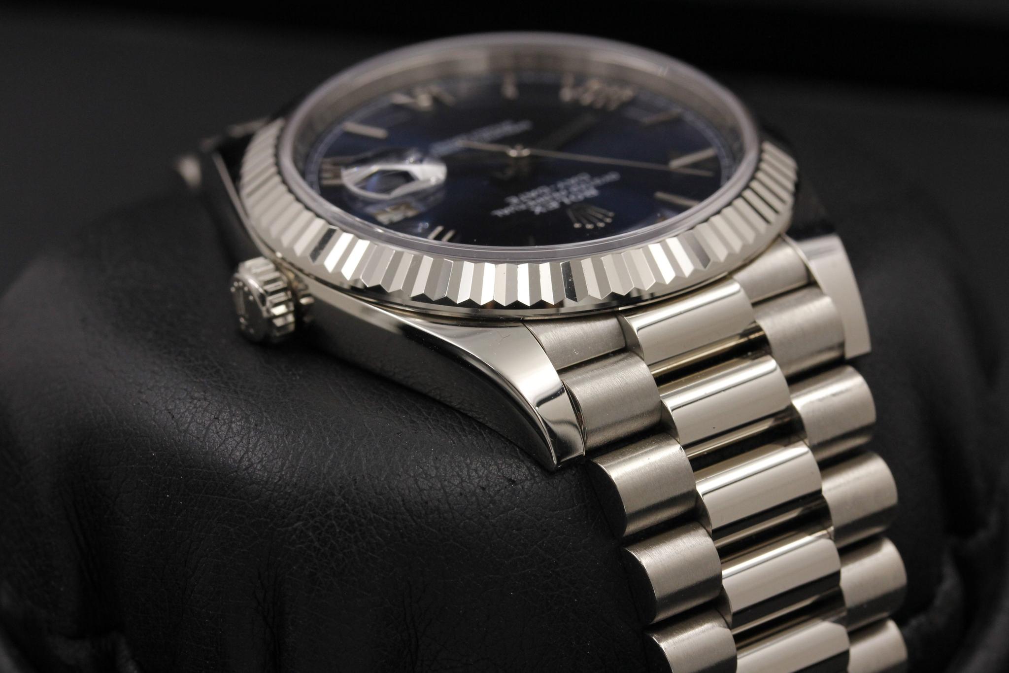 Watch Image 4