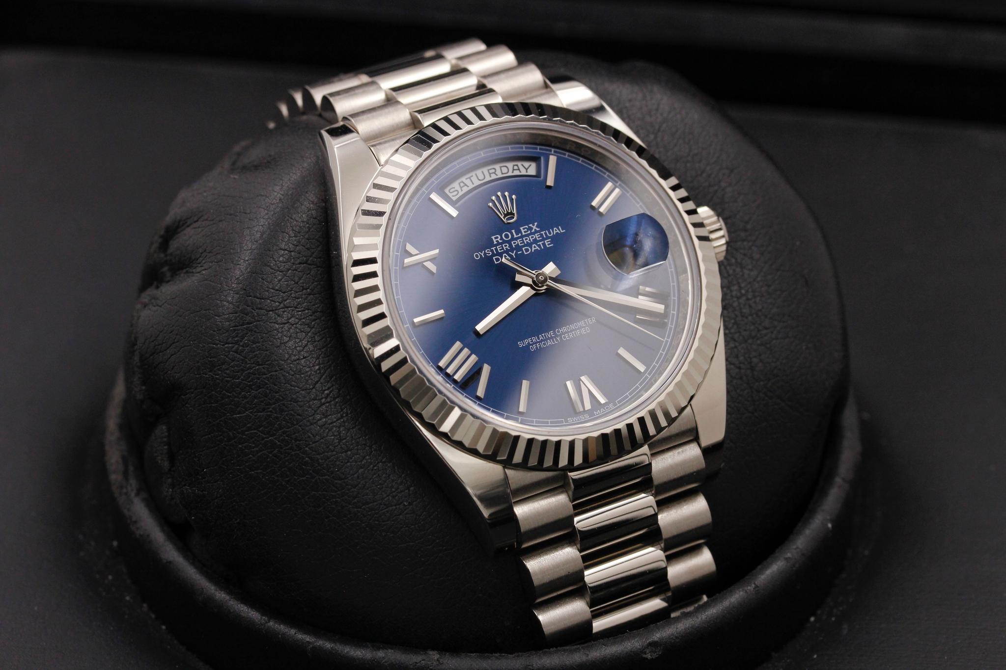 Watch Image 10