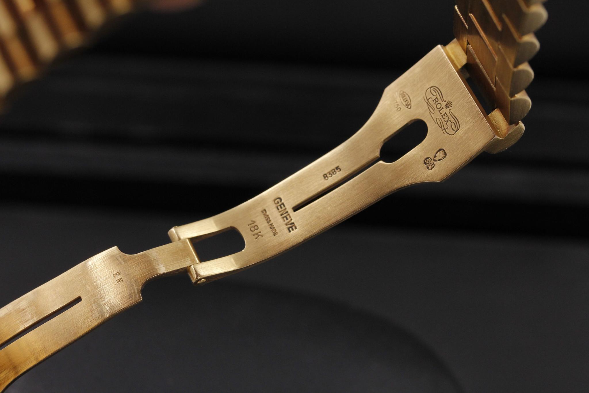 Watch Image 11