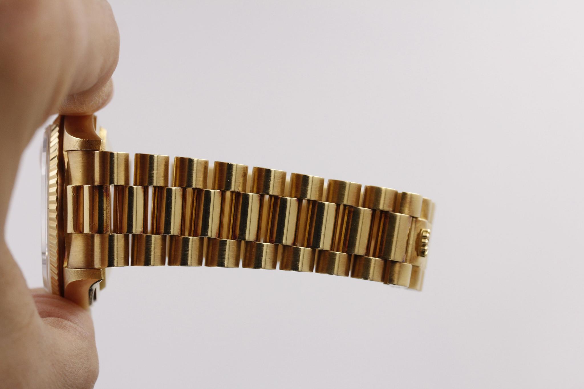 Watch Image 10