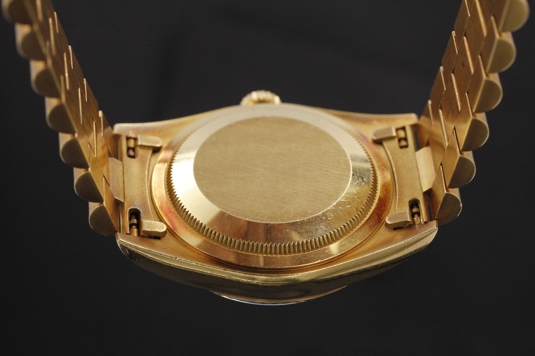 Watch Image 8