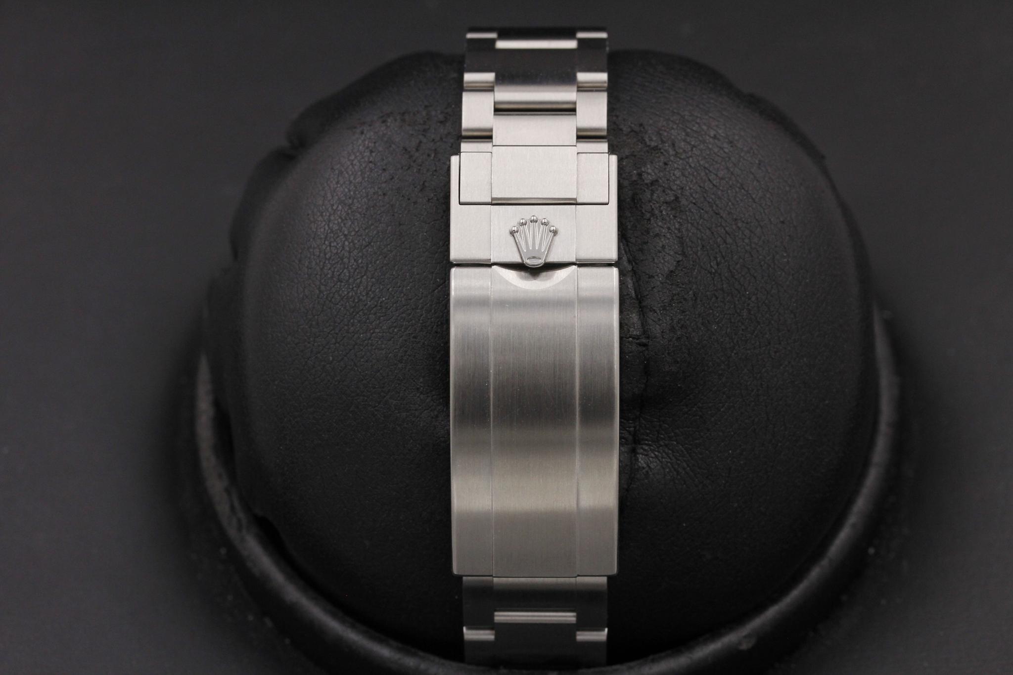 Watch Image 7