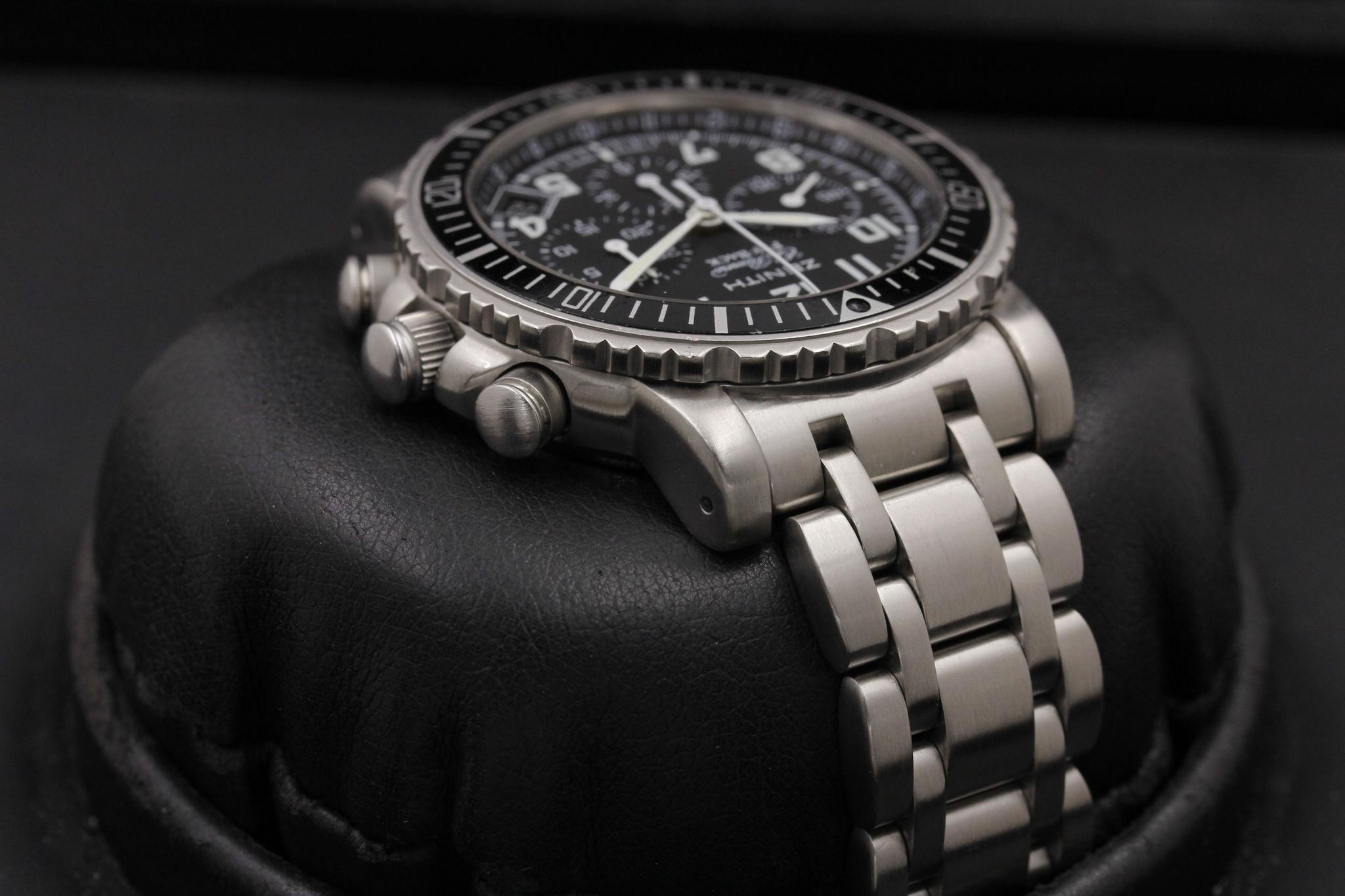 Watch Image 4