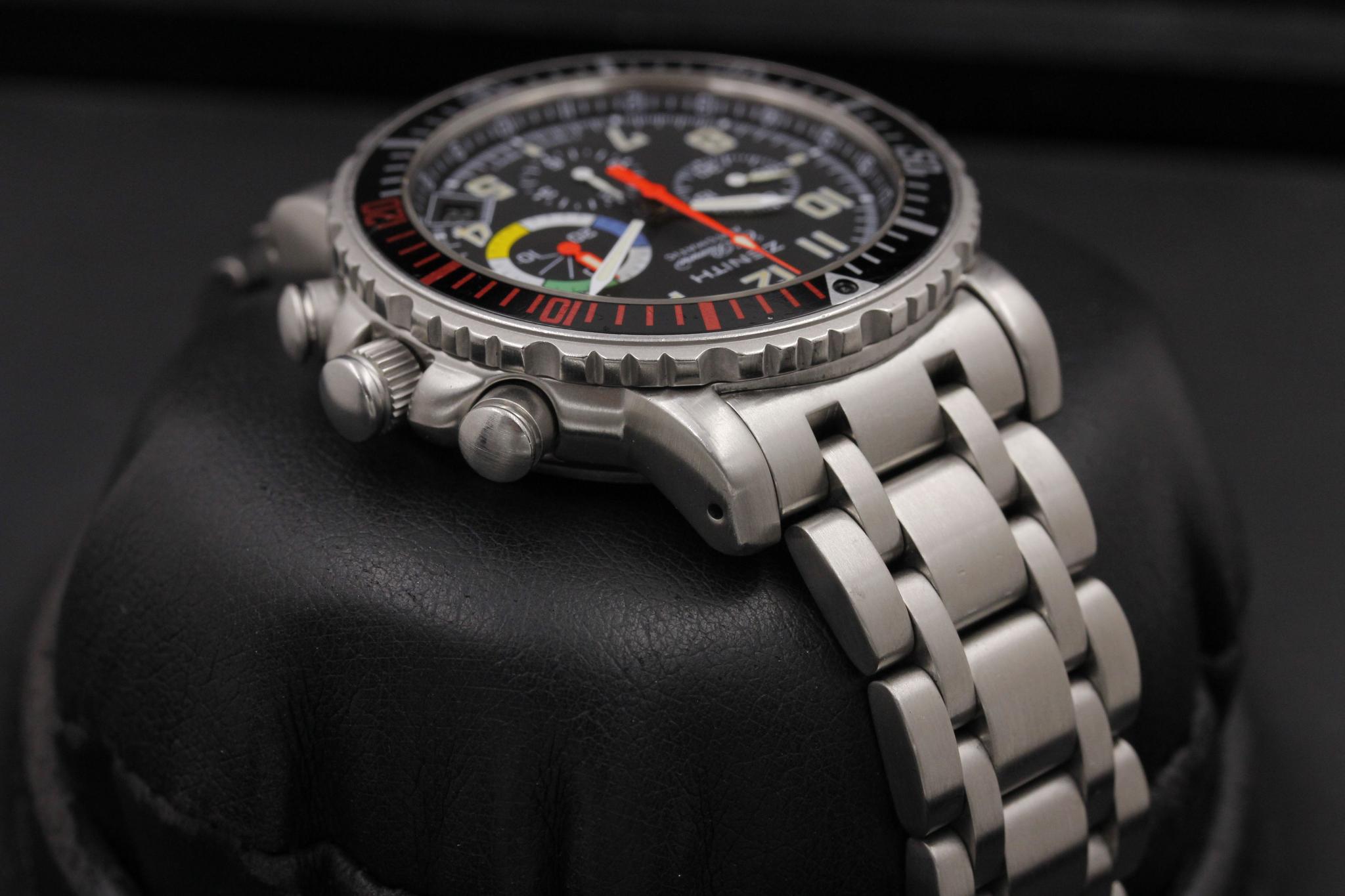 Watch Image 4