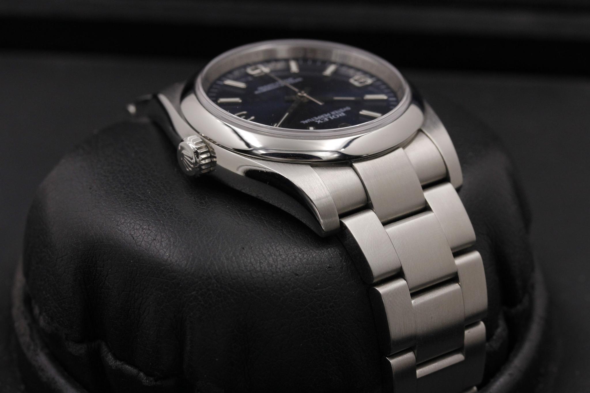 Watch Image 4