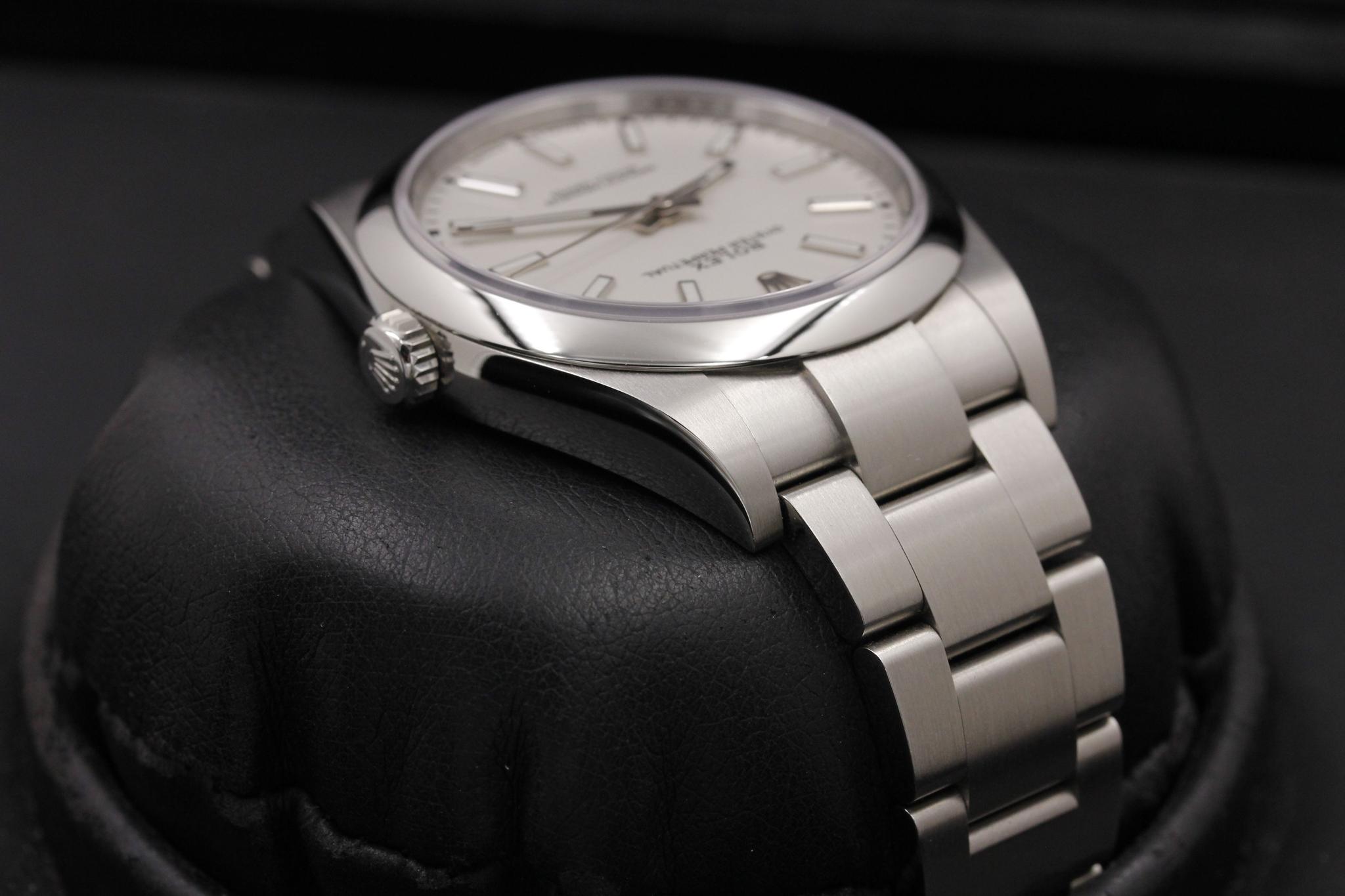 Watch Image 4