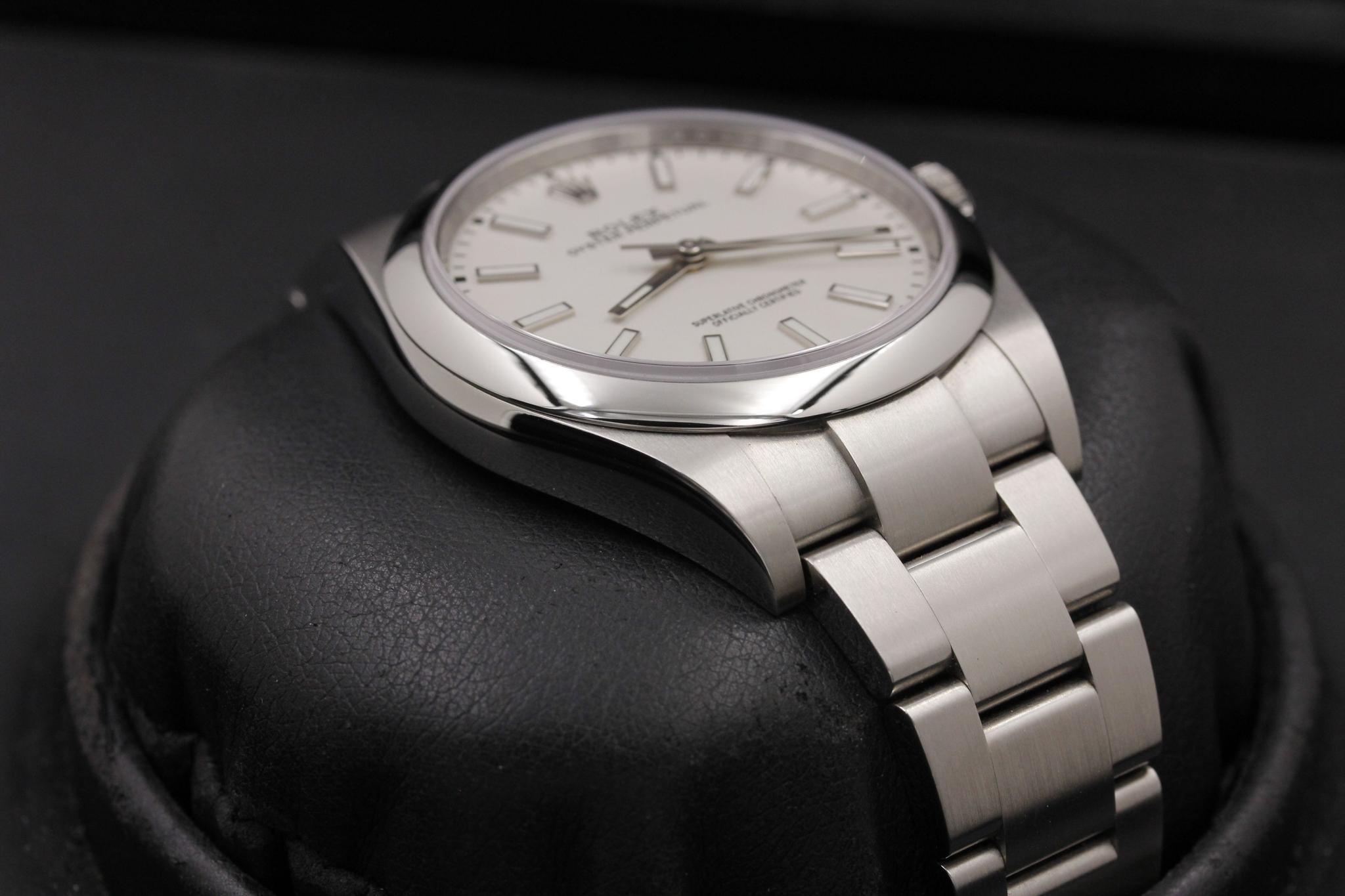 Watch Image 6