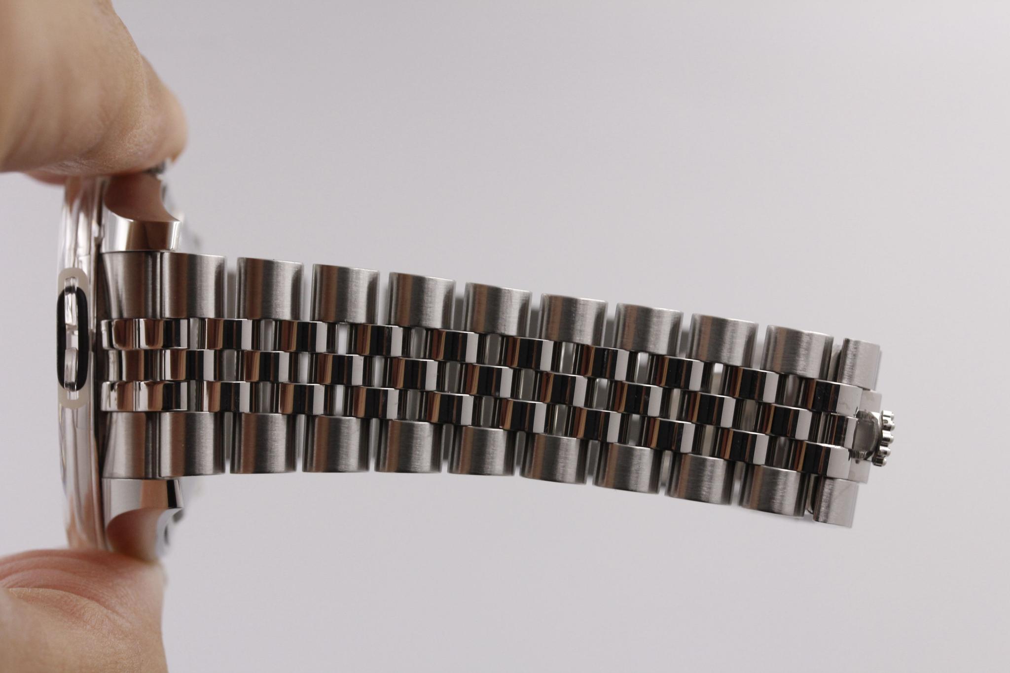Watch Image 9