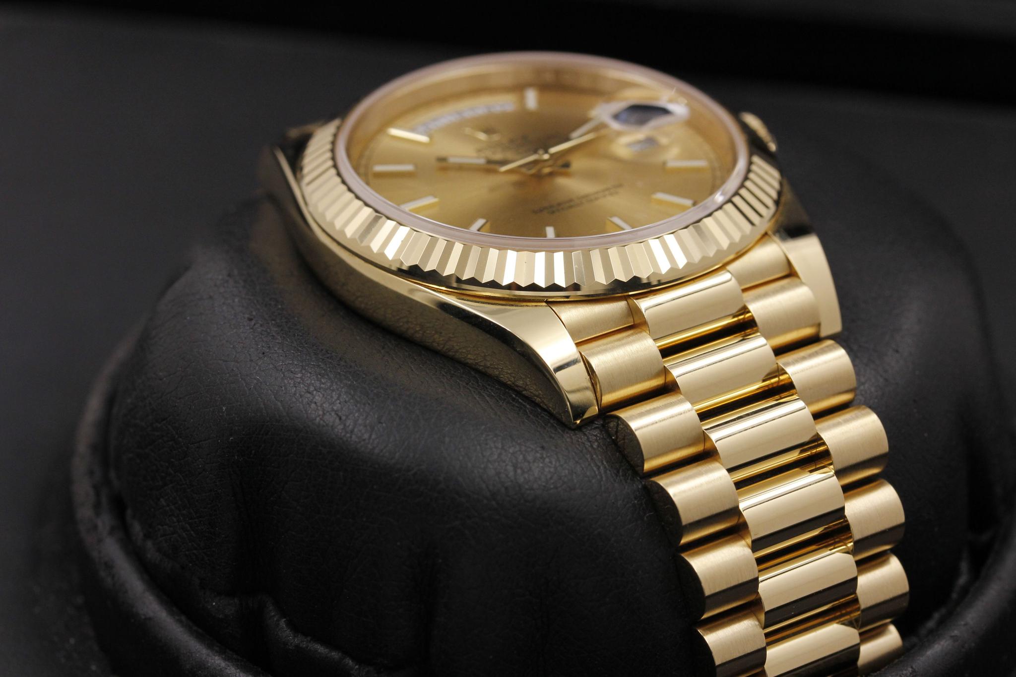 Watch Image 6