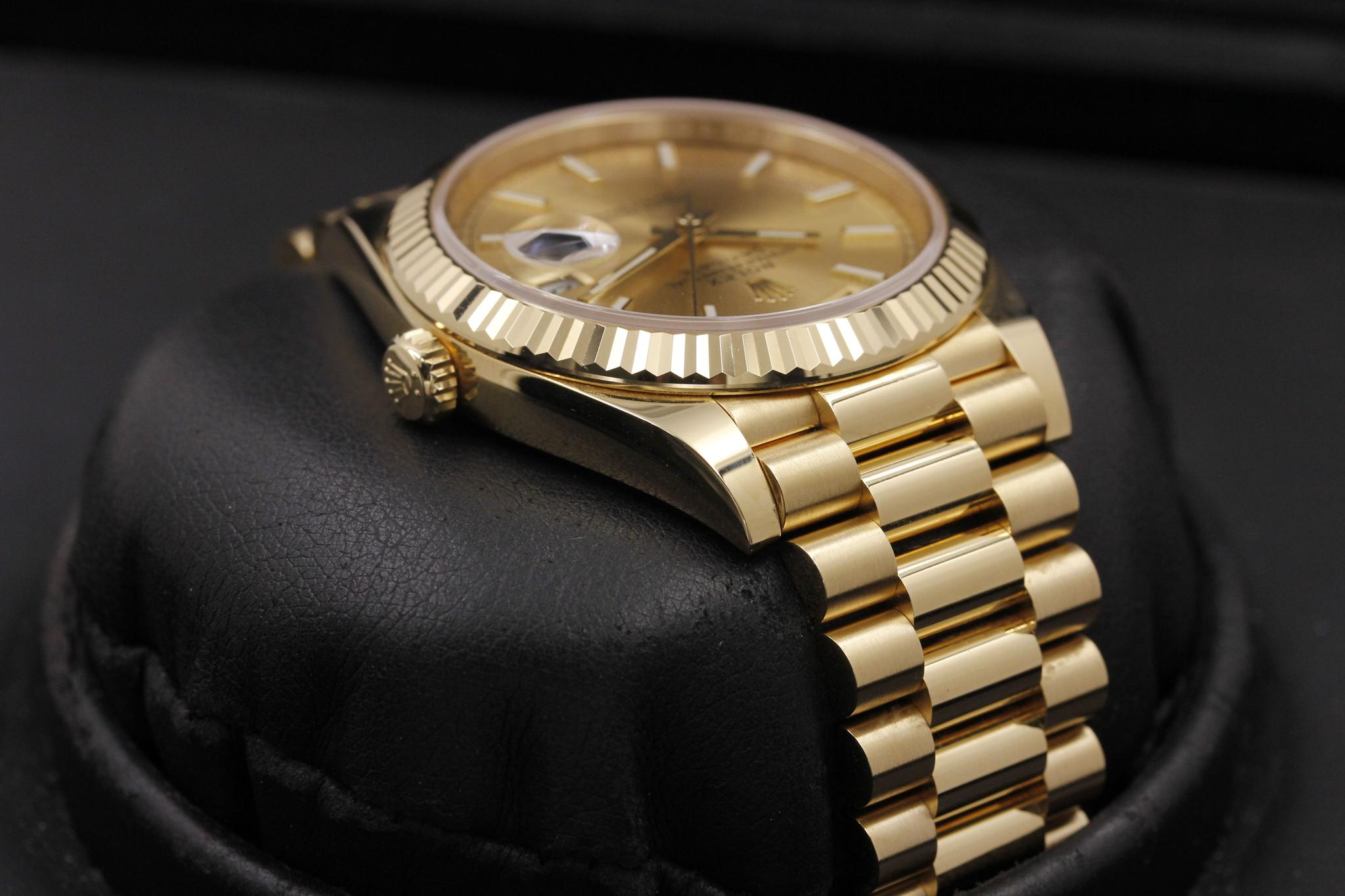 Watch Image 4