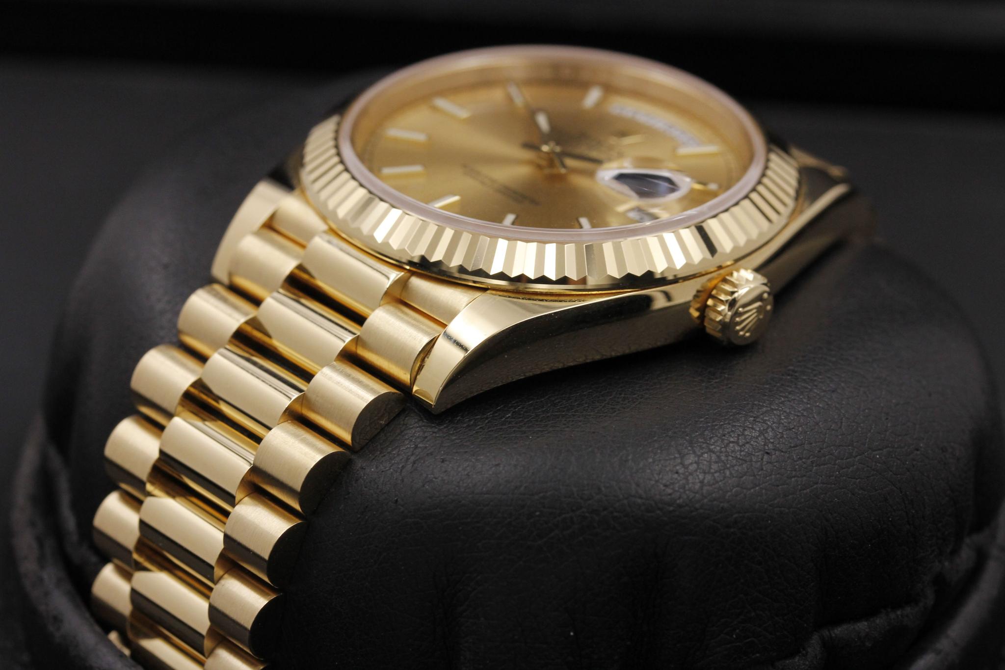Watch Image 2