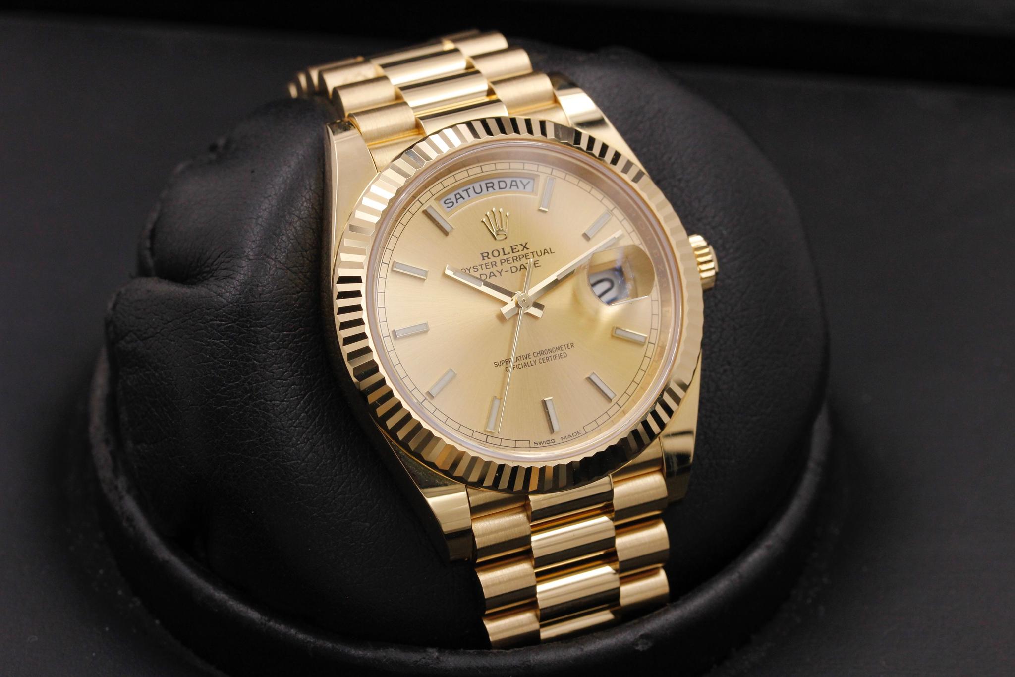 Watch Image 10