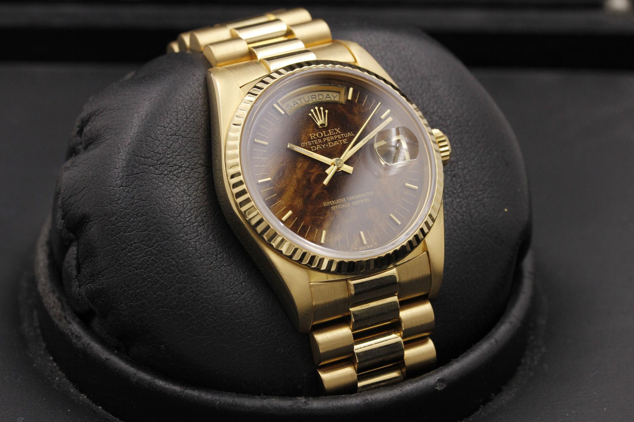 Watch Image 12