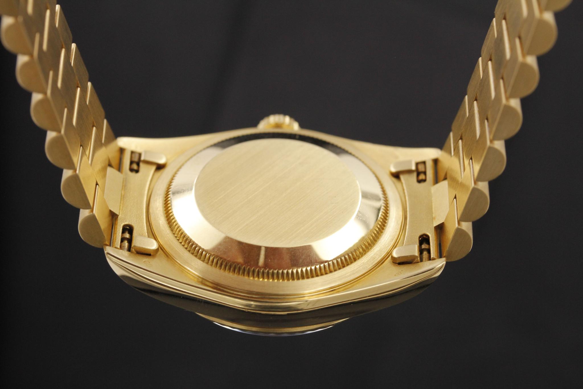 Watch Image 9