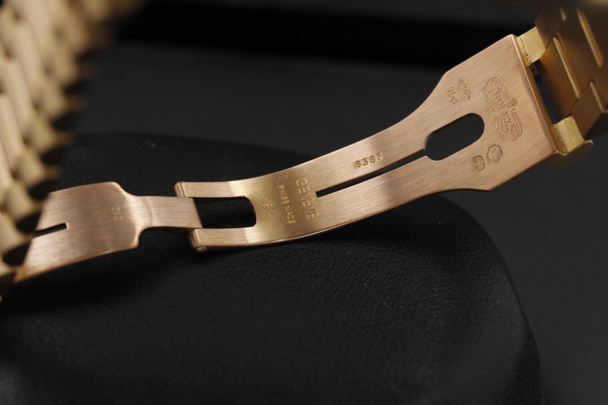 Watch Image 10