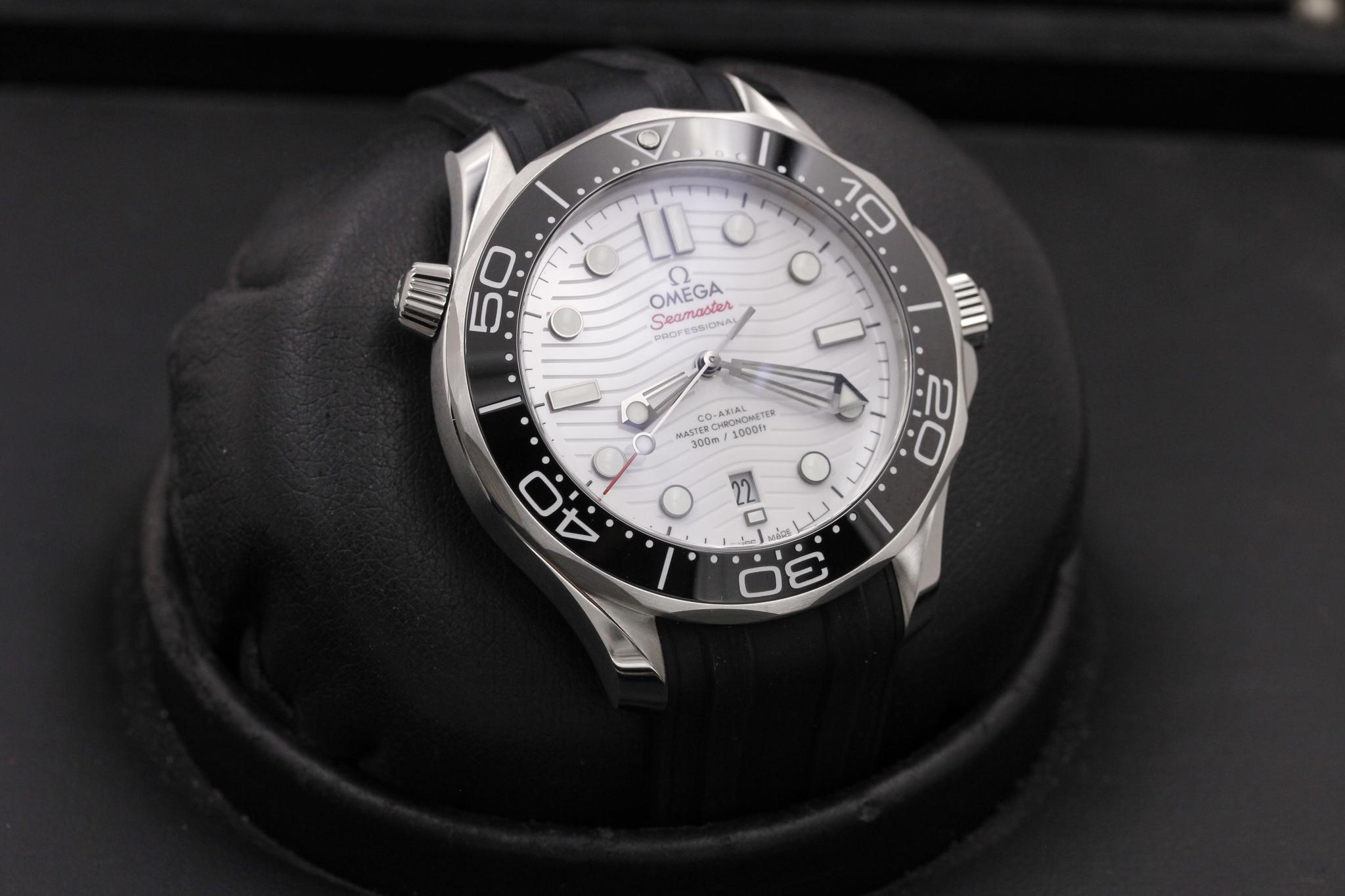 Watch Image 10