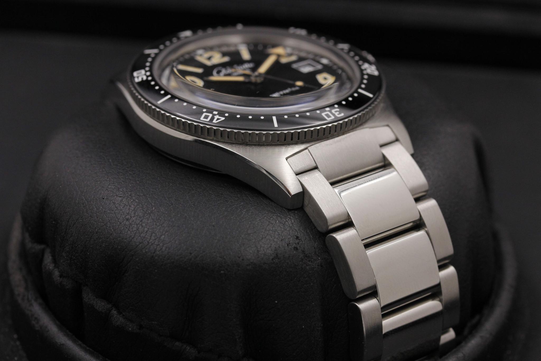 Watch Image 6