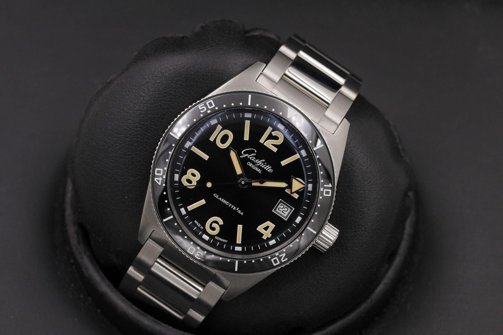 Watch Image 9