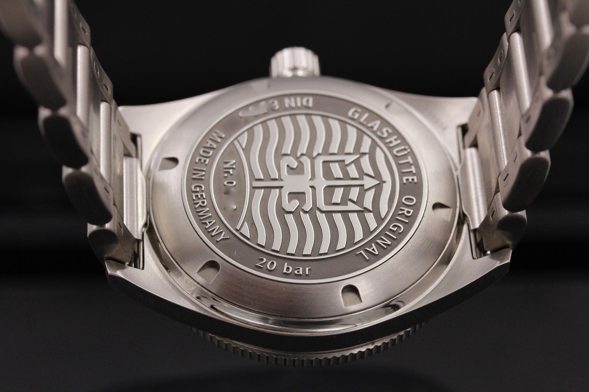 Watch Image 7