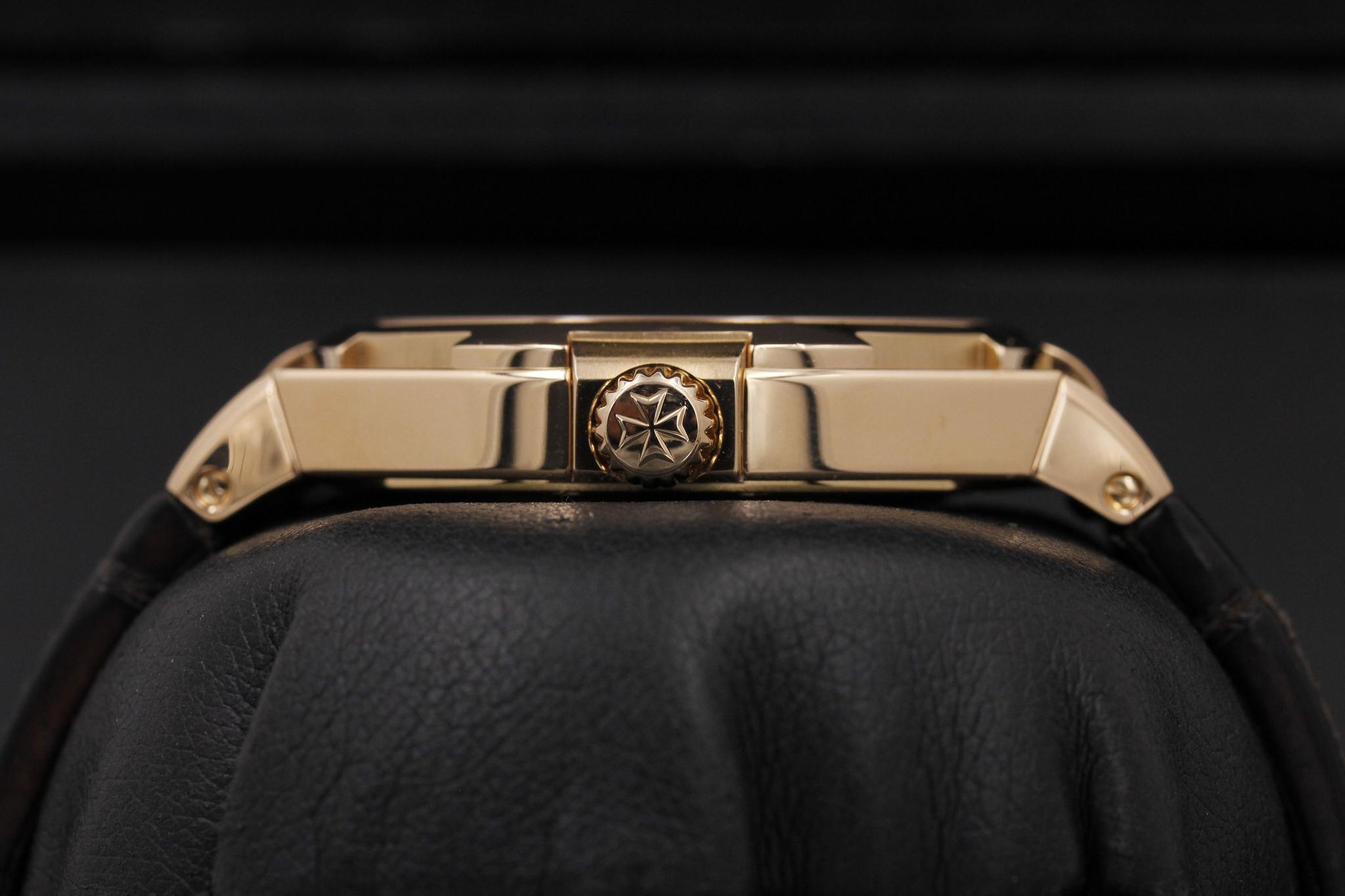 Watch Image 3