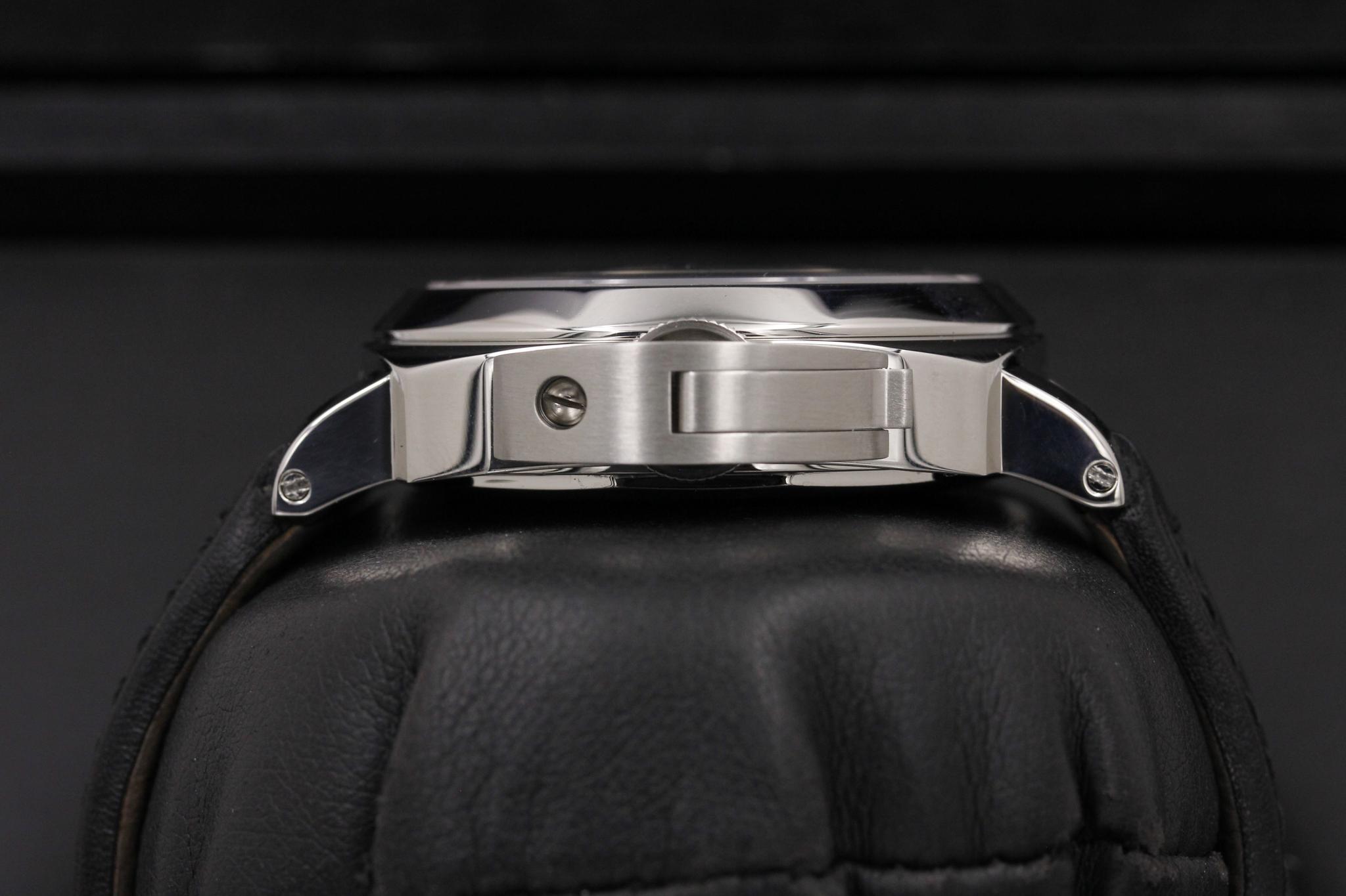 Watch Image 3