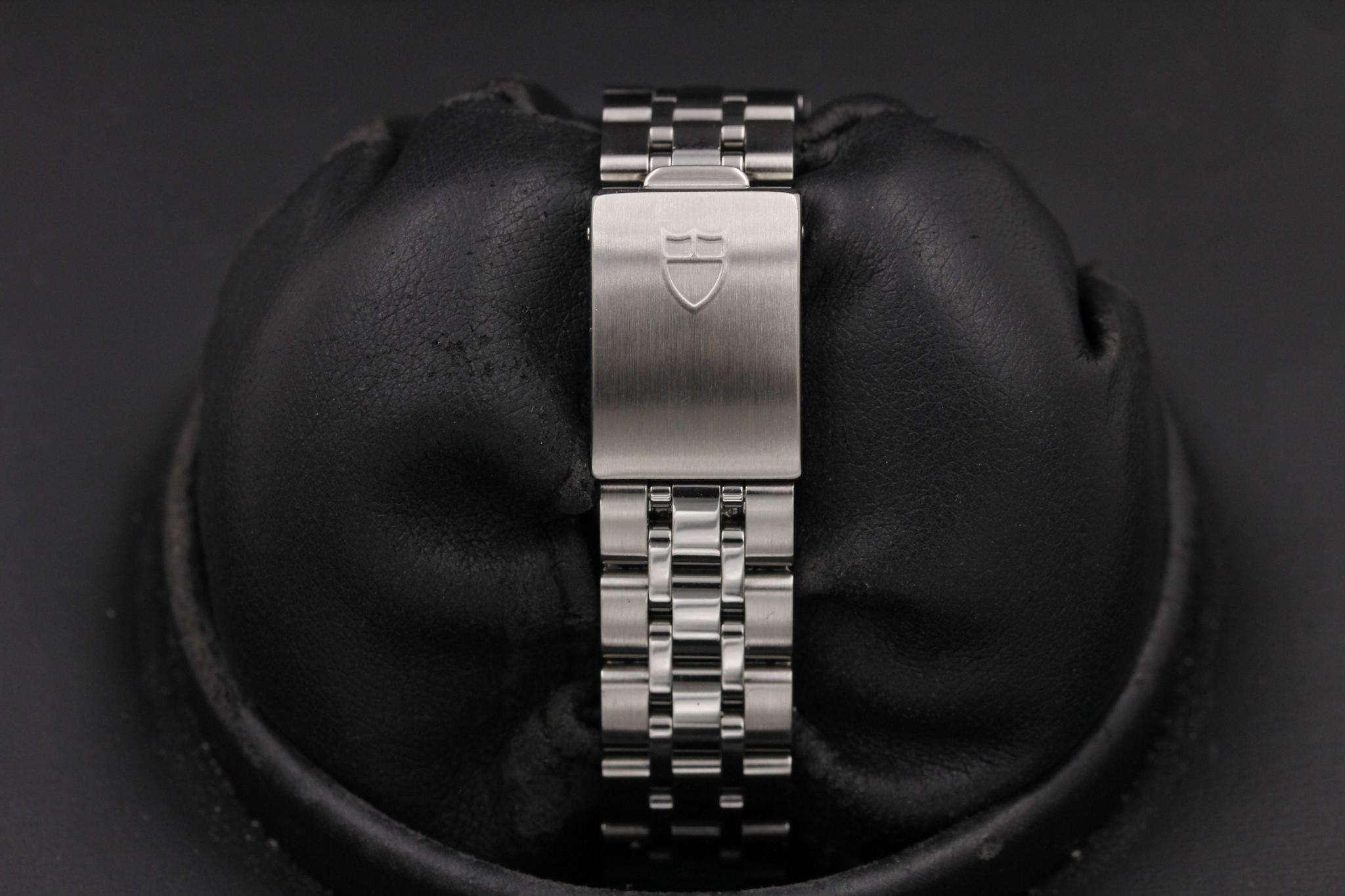 Watch Image 8