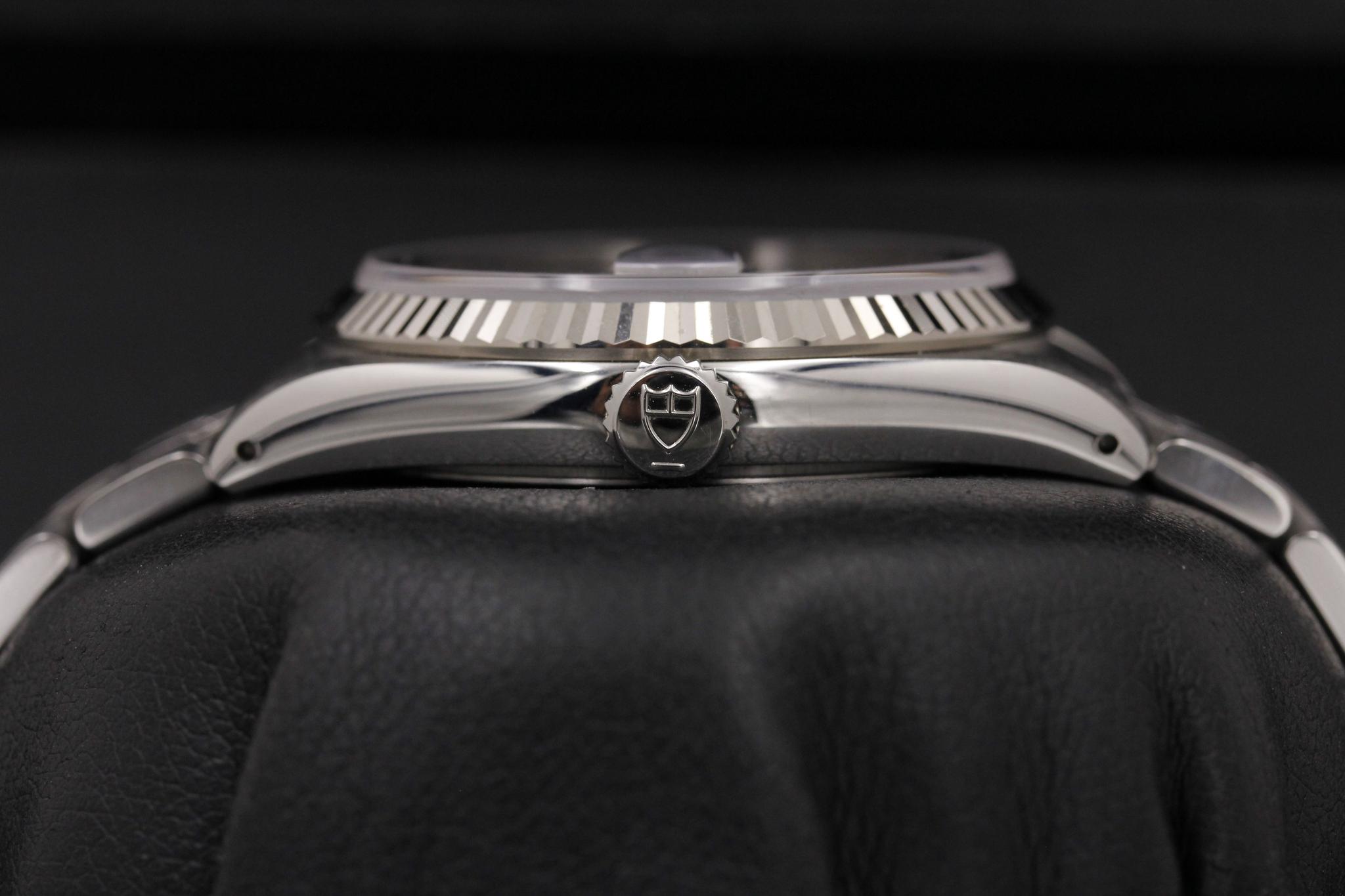 Watch Image 3