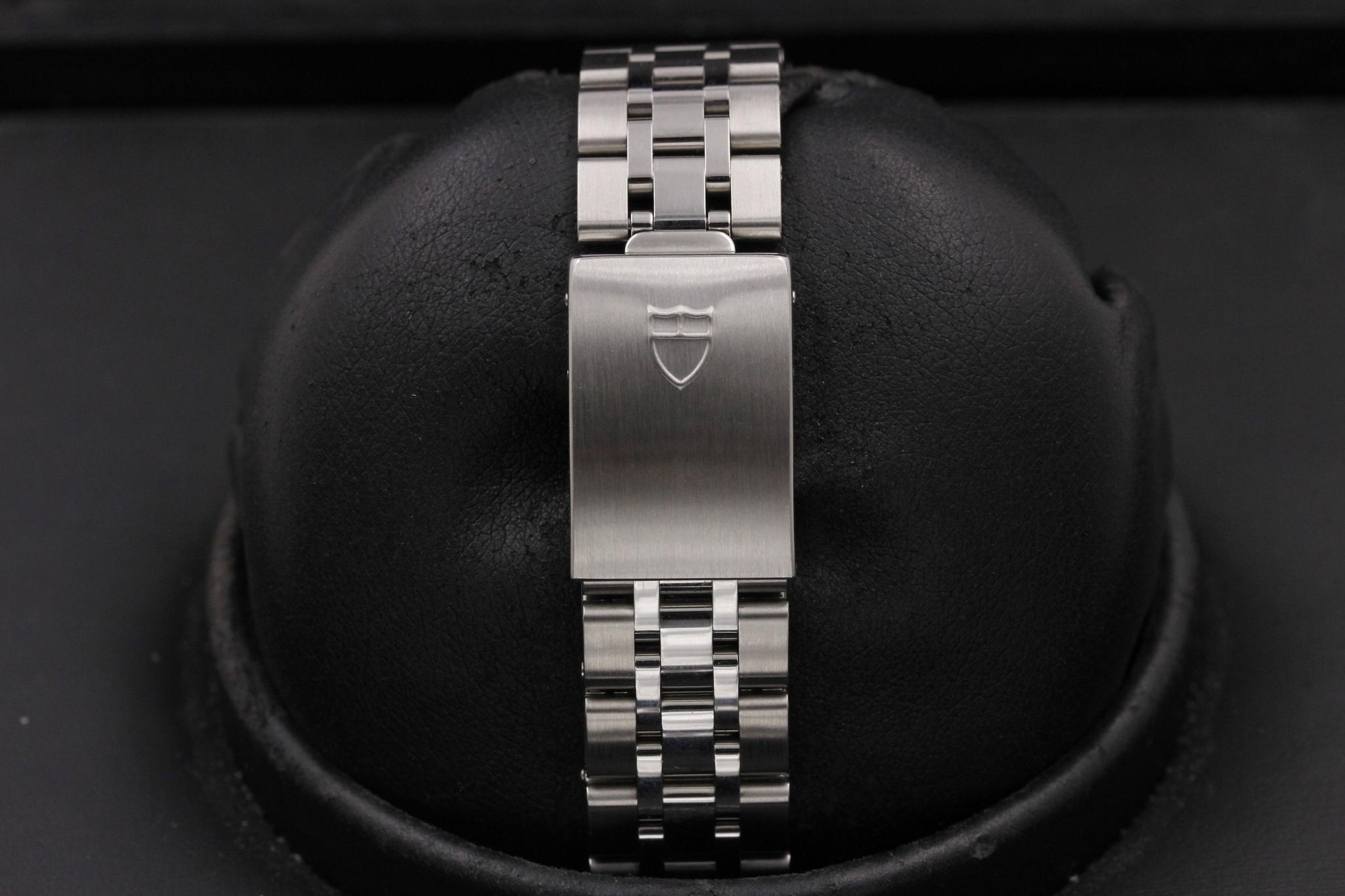 Watch Image 8