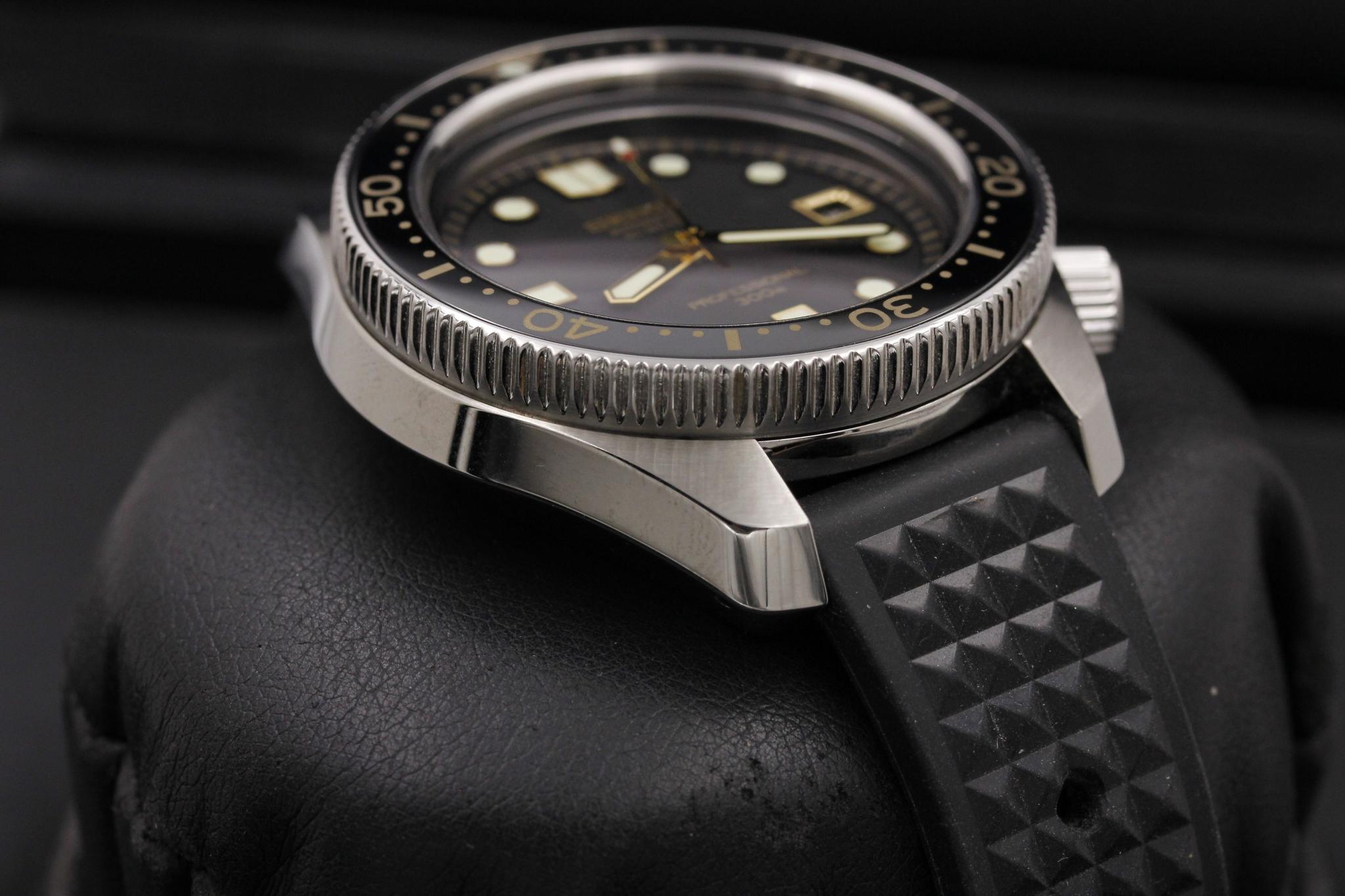 Watch Image 6
