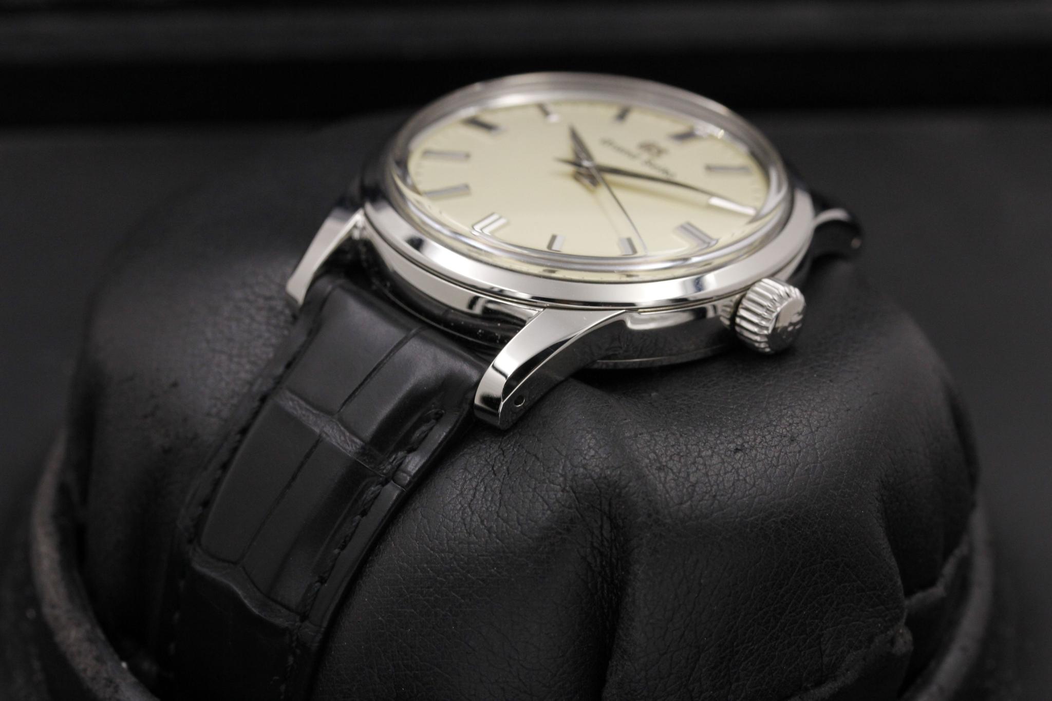 Watch Image 2
