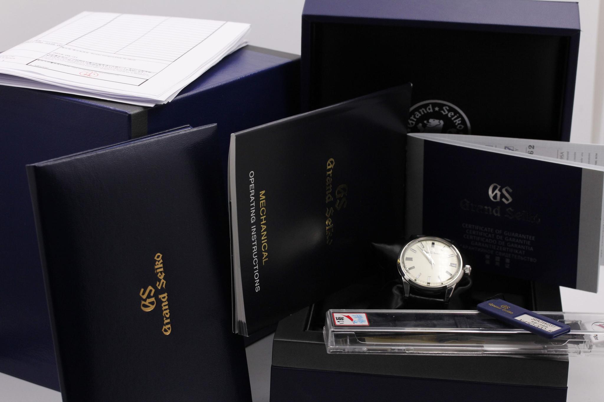 Watch Image 12