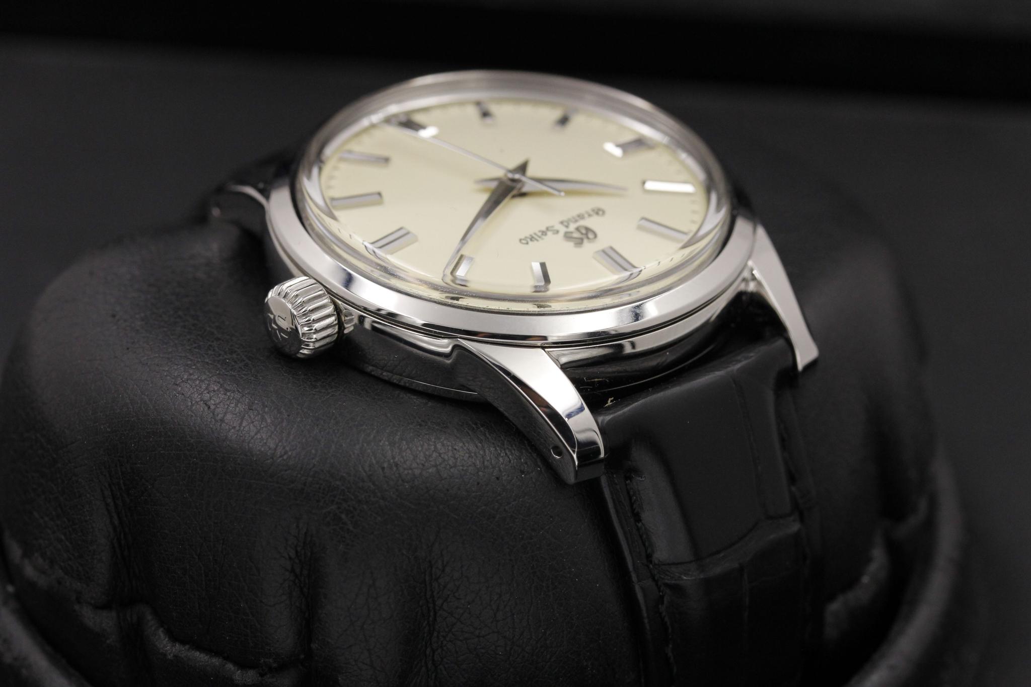 Watch Image 4