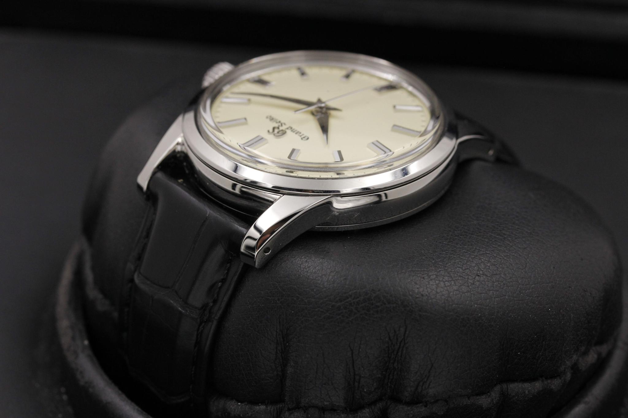 Watch Image 5