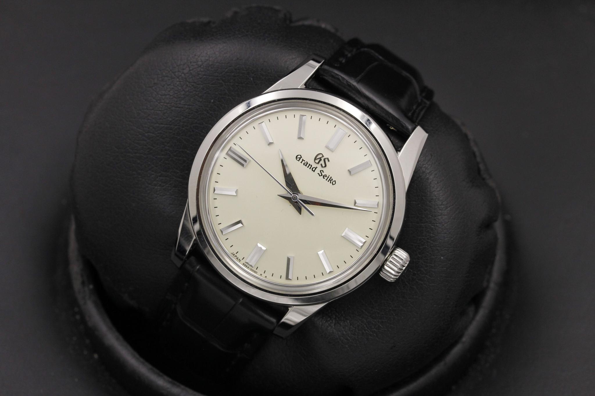 Watch Image 9