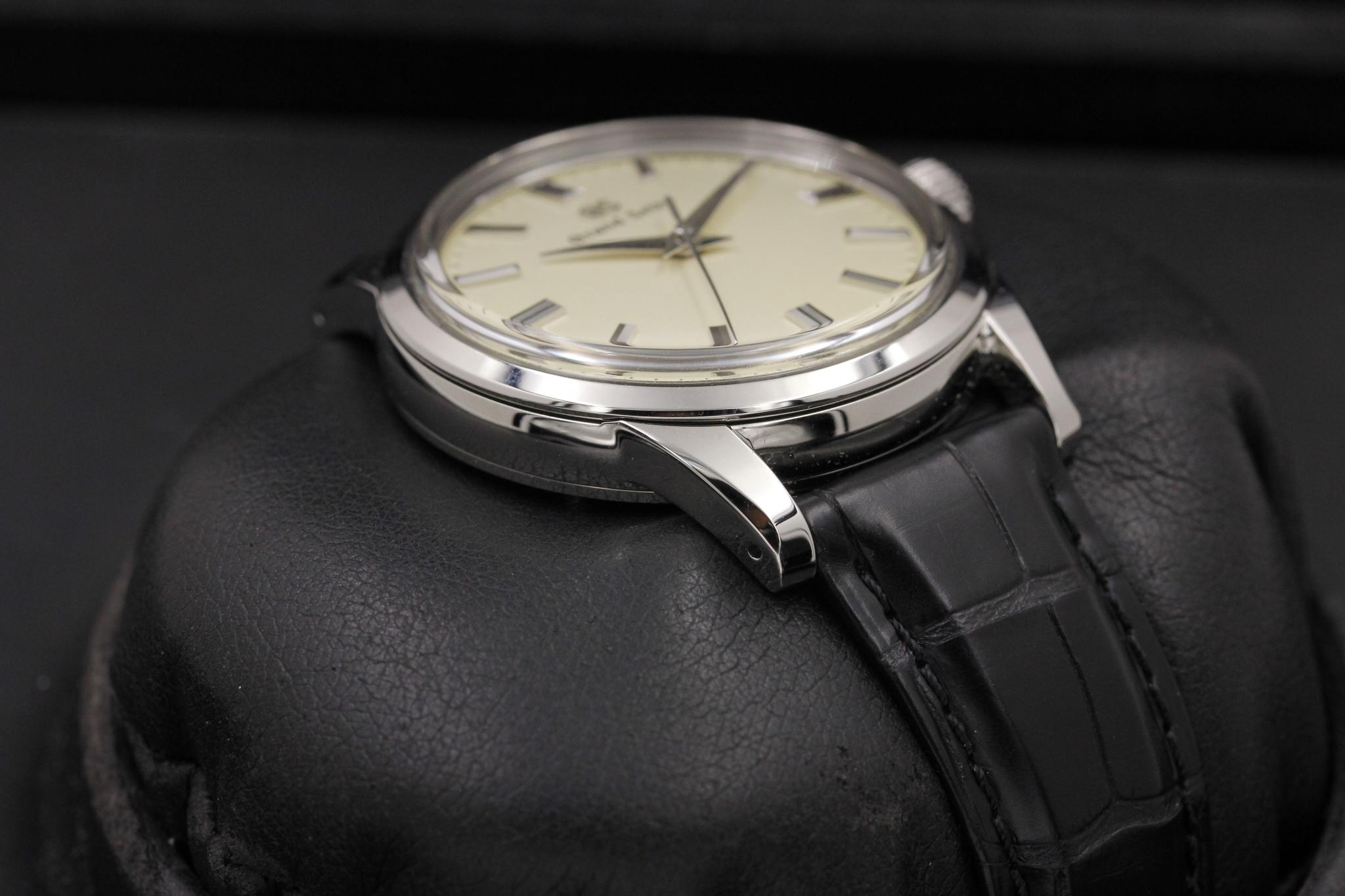 Watch Image 6