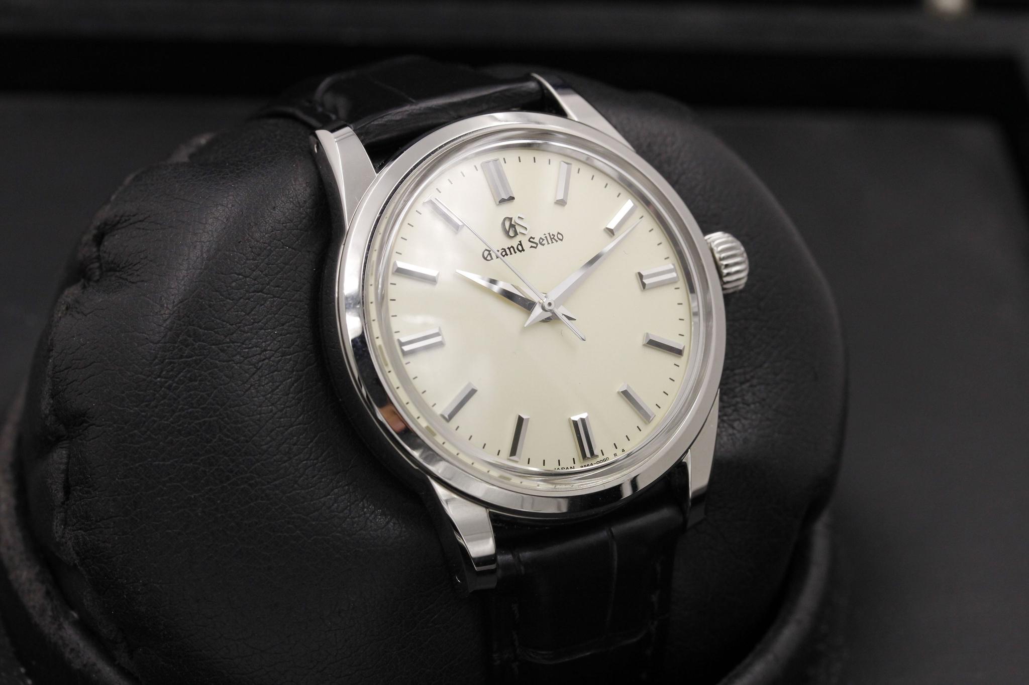 Watch Image 10