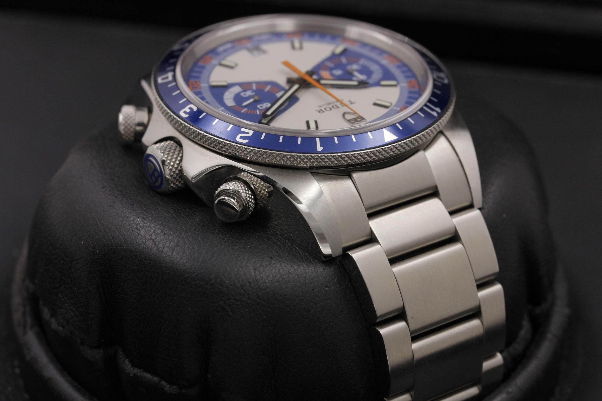 Watch Image 4